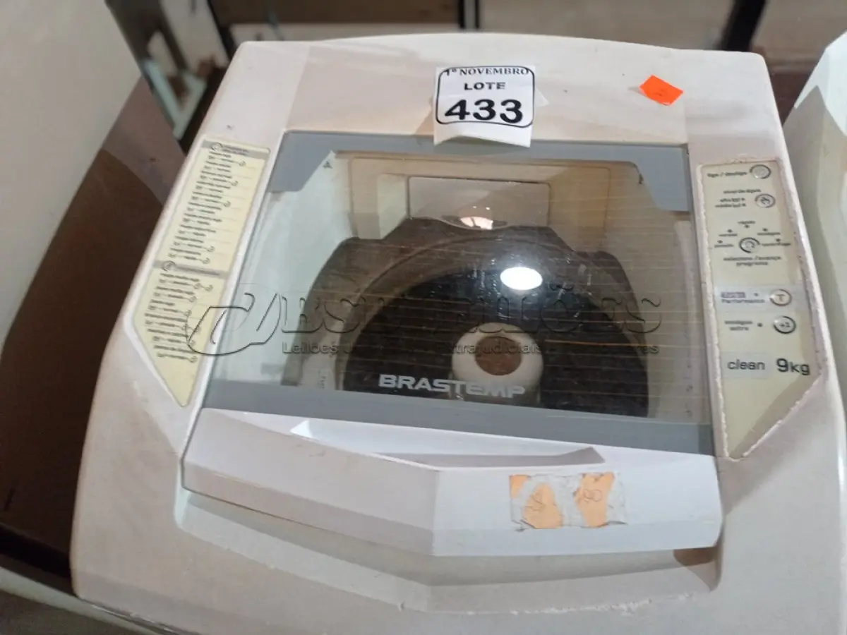 LOTE 433 - 01 MÁQUINA DE LAVAR MARCA BRASTEMP 09KG 220V. (NO ESTADO) ATENÇÃO! FAZER A VISITAÇÃO ANTES DE ARREMATAR, NÃO SABEMOS SE FUNCIONA. LEILÃO NÃO TEM GARANTIA E NEM DEVOLUÇÃO, SUJEITO A POSSÍVEIS AVARIAS VISÍVEIS/OCULTAS E/OU AUSÊNCIA DE COMPONENTES.
