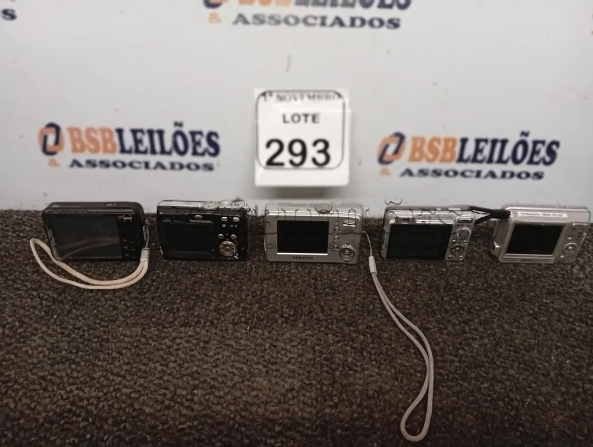 LOTE 293 - 01 LOTE COM 05 CÂMERAS DIGITAIS DIVERSAS. (NO ESTADO) ATENÇÃO! FAZER A VISITAÇÃO ANTES DE ARREMATAR, NÃO SABEMOS SE FUNCIONA. LEILÃO NÃO TEM GARANTIA E NEM DEVOLUÇÃO, SUJEITO A POSSÍVEIS AVARIAS VISÍVEIS/OCULTAS E/OU AUSÊNCIA DE COMPONENTES.