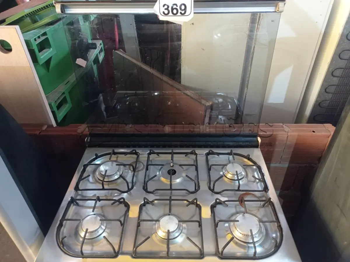 LOTE 369 - 01 FOGÃO A GÁS 06 BOCAS MARCA BRASTEMP. (NO ESTADO) ATENÇÃO! FAZER A VISITAÇÃO ANTES DE ARREMATAR, NÃO SABEMOS SE FUNCIONA. LEILÃO NÃO TEM GARANTIA E NEM DEVOLUÇÃO, SUJEITO A POSSÍVEIS AVARIAS VISÍVEIS/OCULTAS E/OU AUSÊNCIA DE COMPONENTES.