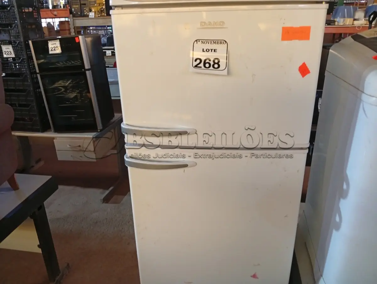 LOTE 268 - 01 GELADEIRA MARCA DAKO 220V. (NO ESTADO) ATENÇÃO! FAZER A VISITAÇÃO ANTES DE ARREMATAR, NÃO SABEMOS SE FUNCIONA. LEILÃO NÃO TEM GARANTIA E NEM DEVOLUÇÃO, SUJEITO A POSSÍVEIS AVARIAS VISÍVEIS/OCULTAS E/OU AUSÊNCIA DE COMPONENTES.
