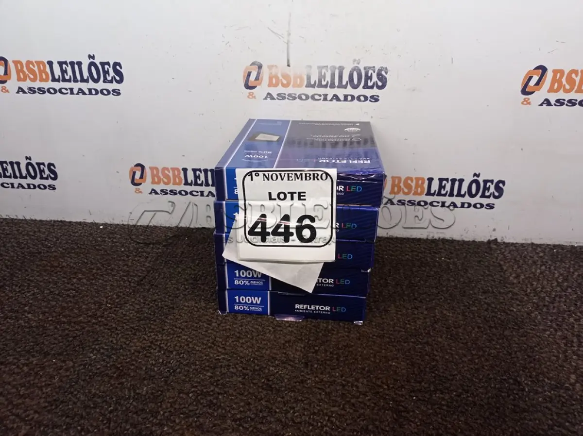 LOTE 446 - 05 REFLETORES LED AMBIENTE EXTERNO100W. (NO ESTADO) ATENÇÃO! FAZER A VISITAÇÃO ANTES DE ARREMATAR, NÃO SABEMOS SE FUNCIONA. LEILÃO NÃO TEM GARANTIA E NEM DEVOLUÇÃO, SUJEITO A POSSÍVEIS AVARIAS VISÍVEIS/OCULTAS E/OU AUSÊNCIA DE COMPONENTES.