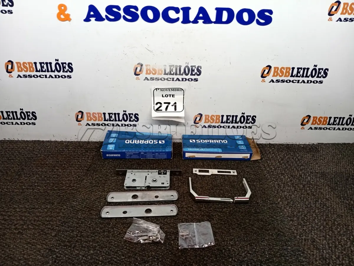 LOTE 271 - 02 FECHADURAS POPLINE ALAVANCA CR SOPRANO (NO ESTADO) ATENÇÃO! FAZER A VISITAÇÃO ANTES DE ARREMATAR, NÃO SABEMOS SE FUNCIONA. LEILÃO NÃO TEM GARANTIA E NEM DEVOLUÇÃO, SUJEITO A POSSÍVEIS AVARIAS VISÍVEIS/OCULTAS E/OU AUSÊNCIA DE COMPONENTES.