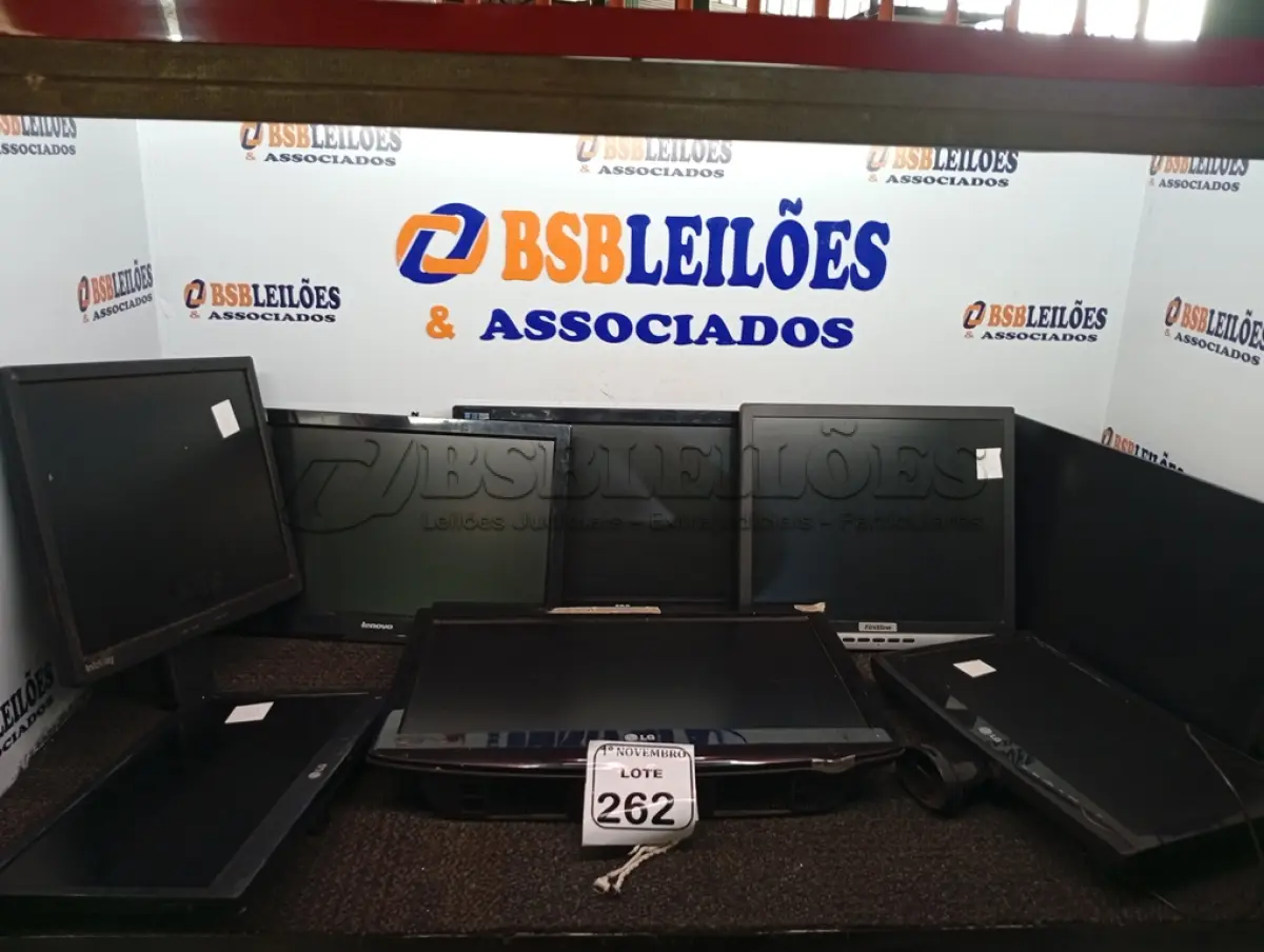 LOTE 262 - 08 MONITORES LCD MARCAS E MODELOS DIVERSOS P/RETIRADA DE PEÇAS. (NO ESTADO) ATENÇÃO! FAZER A VISITAÇÃO ANTES DE ARREMATAR, NÃO SABEMOS SE FUNCIONA. LEILÃO NÃO TEM GARANTIA E NEM DEVOLUÇÃO, SUJEITO A POSSÍVEIS AVARIAS VISÍVEIS/OCULTAS E/OU AUSÊNCIA DE COMPONENTES.