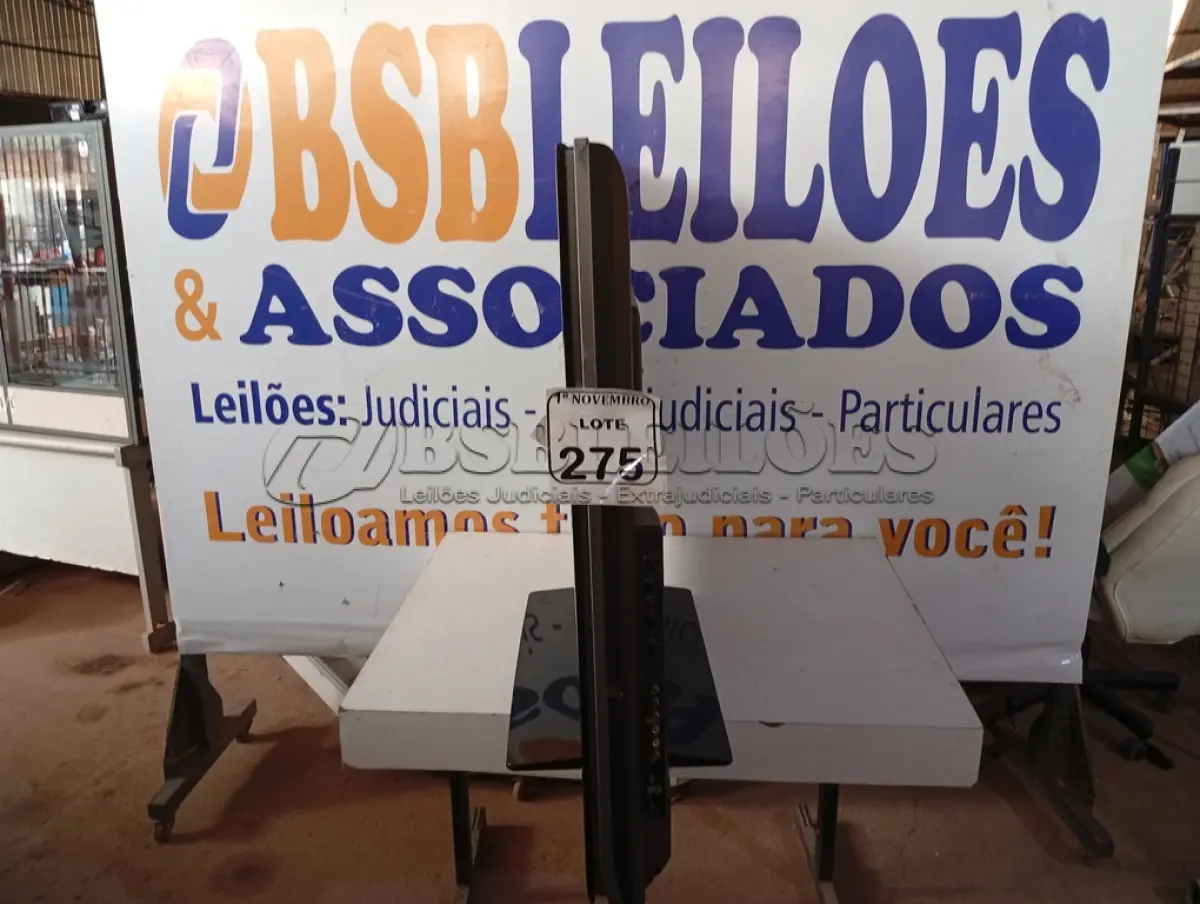 LOTE 275 - 01 TV MARCA SHARP 52” P/RETIRADA DE PEÇAS. (NO ESTADO) ATENÇÃO! FAZER A VISITAÇÃO ANTES DE ARREMATAR, NÃO SABEMOS SE FUNCIONA. LEILÃO NÃO TEM GARANTIA E NEM DEVOLUÇÃO, SUJEITO A POSSÍVEIS AVARIAS VISÍVEIS/OCULTAS E/OU AUSÊNCIA DE COMPONENTES.