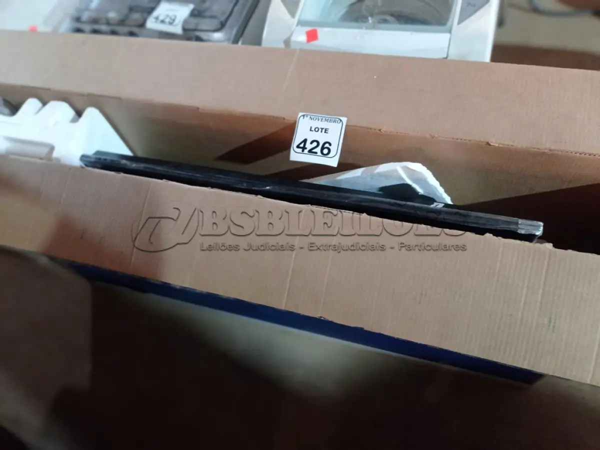LOTE 426 - 01 TV MARCA SAMSUNG 65” P/RETIRADA DE PEÇAS. (NO ESTADO) ATENÇÃO! FAZER A VISITAÇÃO ANTES DE ARREMATAR, NÃO SABEMOS SE FUNCIONA. LEILÃO NÃO TEM GARANTIA E NEM DEVOLUÇÃO, SUJEITO A POSSÍVEIS AVARIAS VISÍVEIS/OCULTAS E/OU AUSÊNCIA DE COMPONENTES.