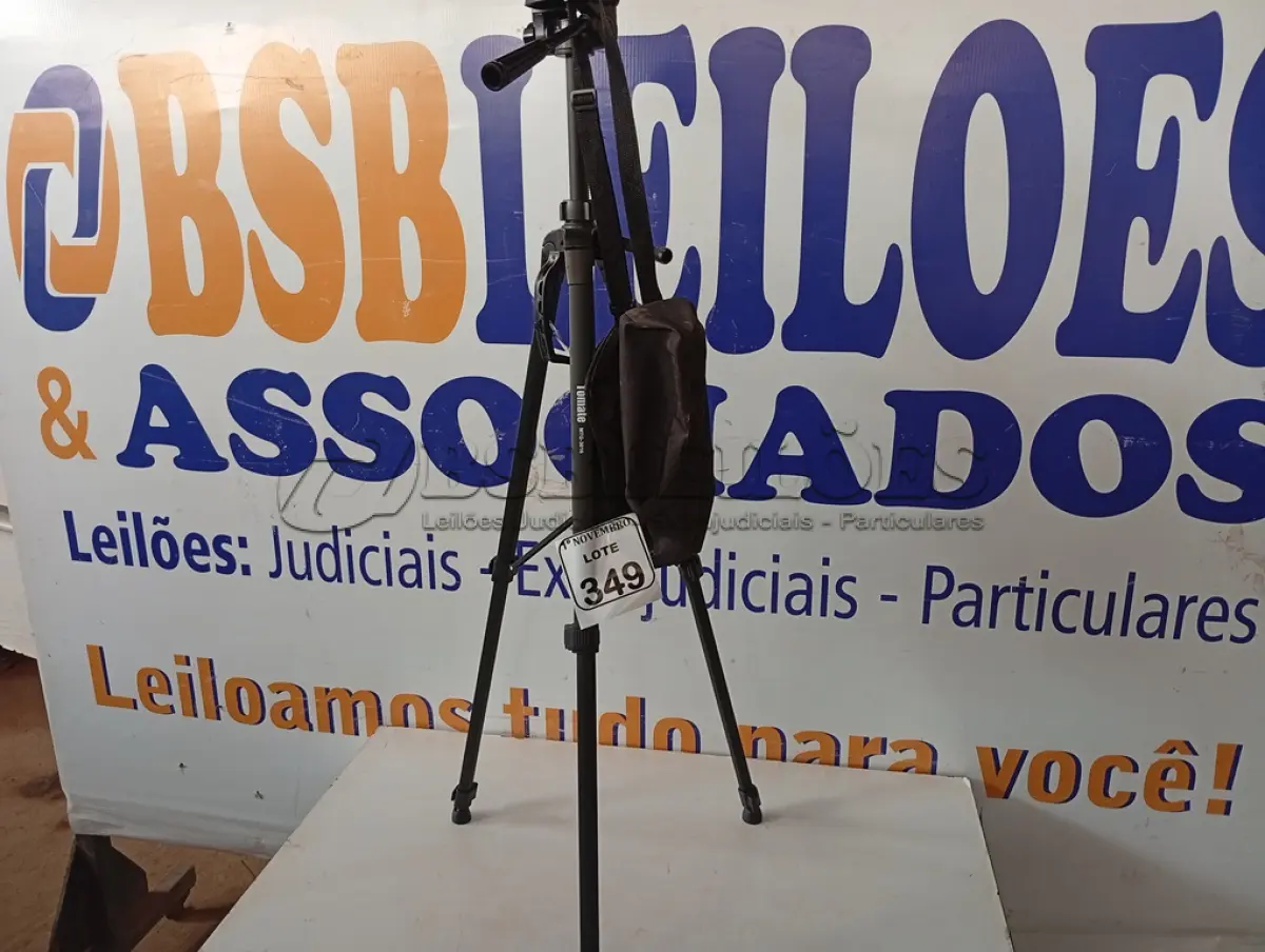 LOTE 349 - 01 TRIPÉ P/ CÂMERA MARCA TOMATE MTG-3016. (NO ESTADO) ATENÇÃO! FAZER A VISITAÇÃO ANTES DE ARREMATAR, NÃO SABEMOS SE FUNCIONA. LEILÃO NÃO TEM GARANTIA E NEM DEVOLUÇÃO, SUJEITO A POSSÍVEIS AVARIAS VISÍVEIS/OCULTAS E/OU AUSÊNCIA DE COMPONENTES.