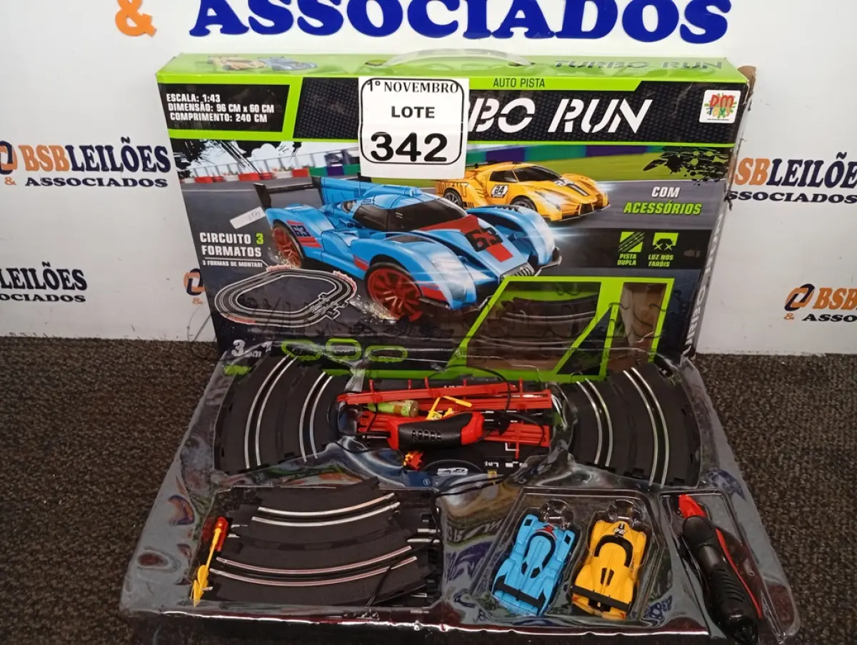 LOTE 342 - 01 PISTA DE CORRIDA COM CONTROLE E CARRINHOS. (NO ESTADO) ATENÇÃO! FAZER A VISITAÇÃO ANTES DE ARREMATAR, NÃO SABEMOS SE FUNCIONA. LEILÃO NÃO TEM GARANTIA E NEM DEVOLUÇÃO, SUJEITO A POSSÍVEIS AVARIAS VISÍVEIS/OCULTAS E/OU AUSÊNCIA DE COMPONENTES.
