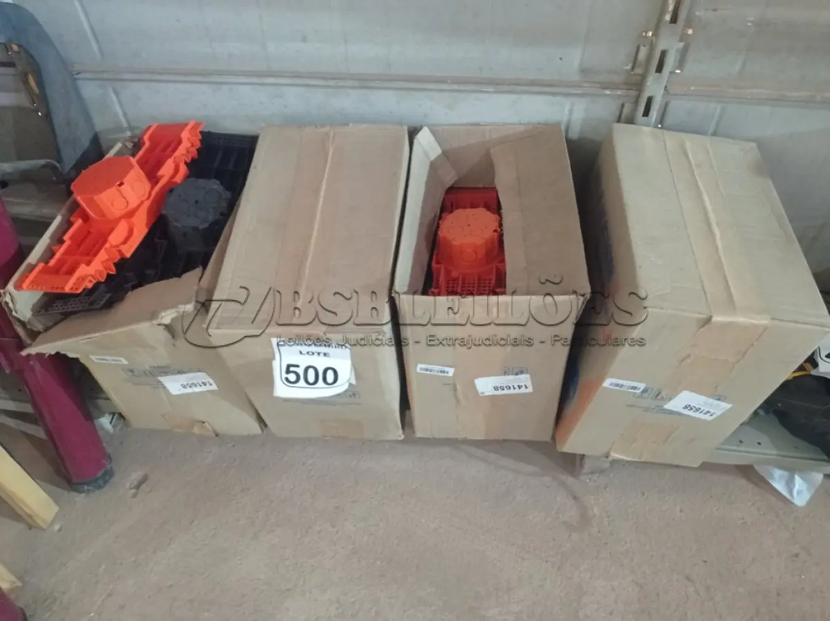 LOTE 500 - 04 CAIXAS DE LUZ OCTOGONAL. (NO ESTADO) ATENÇÃO! FAZER A VISITAÇÃO ANTES DE ARREMATAR, NÃO SABEMOS SE FUNCIONA. LEILÃO NÃO TEM GARANTIA E NEM DEVOLUÇÃO, SUJEITO A POSSÍVEIS AVARIAS VISÍVEIS/OCULTAS E/OU AUSÊNCIA DE COMPONENTES.