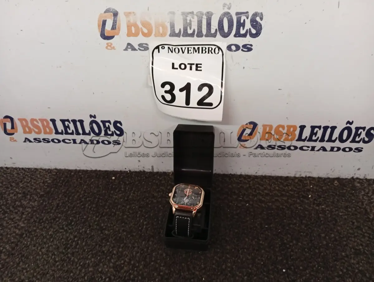 LOTE 312 - 01 RELÓGIO DE PULSO. (NO ESTADO) ATENÇÃO! FAZER A VISITAÇÃO ANTES DE ARREMATAR, NÃO SABEMOS SE FUNCIONA. LEILÃO NÃO TEM GARANTIA E NEM DEVOLUÇÃO, SUJEITO A POSSÍVEIS AVARIAS VISÍVEIS/OCULTAS E/OU AUSÊNCIA DE COMPONENTES.