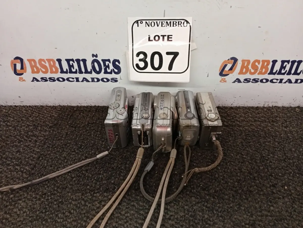 LOTE 307 - 05 CÂMERAS DIGITAIS MARCAS E MODELOS DIVERSOS. (NO ESTADO) ATENÇÃO! FAZER A VISITAÇÃO ANTES DE ARREMATAR, NÃO SABEMOS SE FUNCIONA. LEILÃO NÃO TEM GARANTIA E NEM DEVOLUÇÃO, SUJEITO A POSSÍVEIS AVARIAS VISÍVEIS/OCULTAS E/OU AUSÊNCIA DE COMPONENTES.
