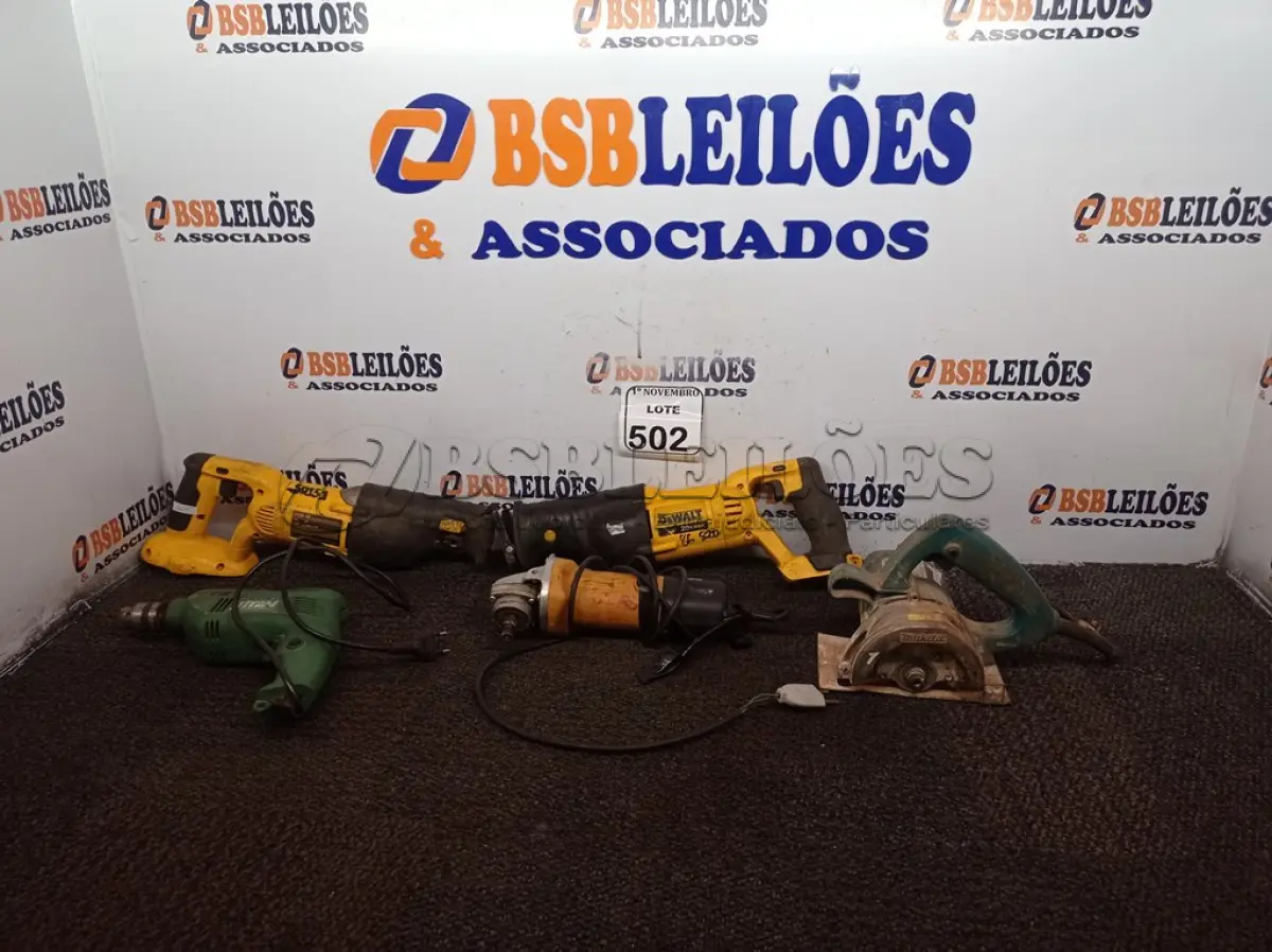 LOTE 502 - 02 SERRAS SABRE MARCA DEWALT MODELO DC385-BR S/BATERIA, 01 LIXADEIRA, 01 FURADEIRA E 01 MAKITA P/RETIRADA DE PEÇAS. (NO ESTADO) ATENÇÃO! FAZER A VISITAÇÃO ANTES DE ARREMATAR, NÃO SABEMOS SE FUNCIONA. LEILÃO NÃO TEM GARANTIA E NEM DEVOLUÇÃO, SUJEITO A POSSÍVEIS AVARIAS VISÍVEIS/OCULTAS E/OU AUSÊNCIA DE COMPONENTES.