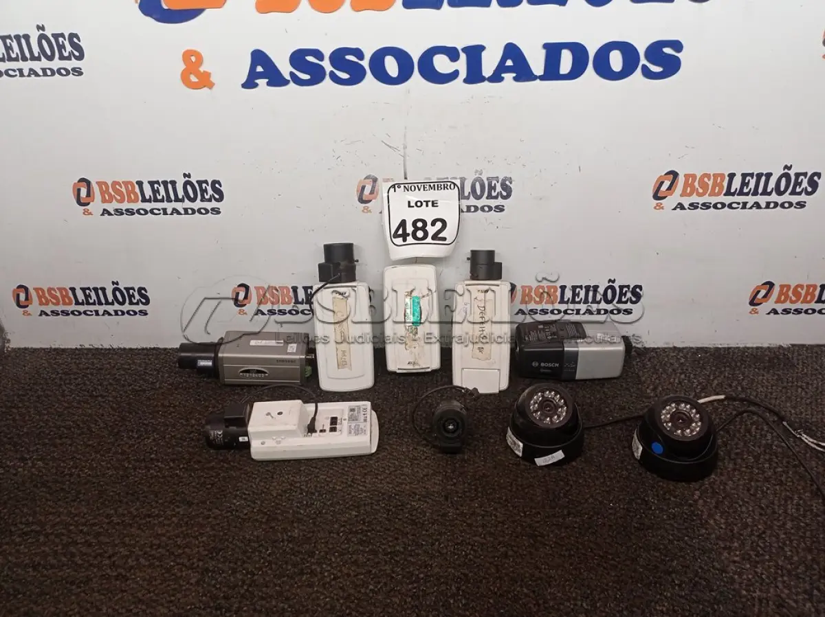 LOTE 482 - 08 CÂMERAS DE MONITORAMENTO MARCAS E MODELOS DIVERSOS. (NO ESTADO) ATENÇÃO! FAZER A VISITAÇÃO ANTES DE ARREMATAR, NÃO SABEMOS SE FUNCIONA. LEILÃO NÃO TEM GARANTIA E NEM DEVOLUÇÃO, SUJEITO A POSSÍVEIS AVARIAS VISÍVEIS/OCULTAS E/OU AUSÊNCIA DE COMPONENTES.