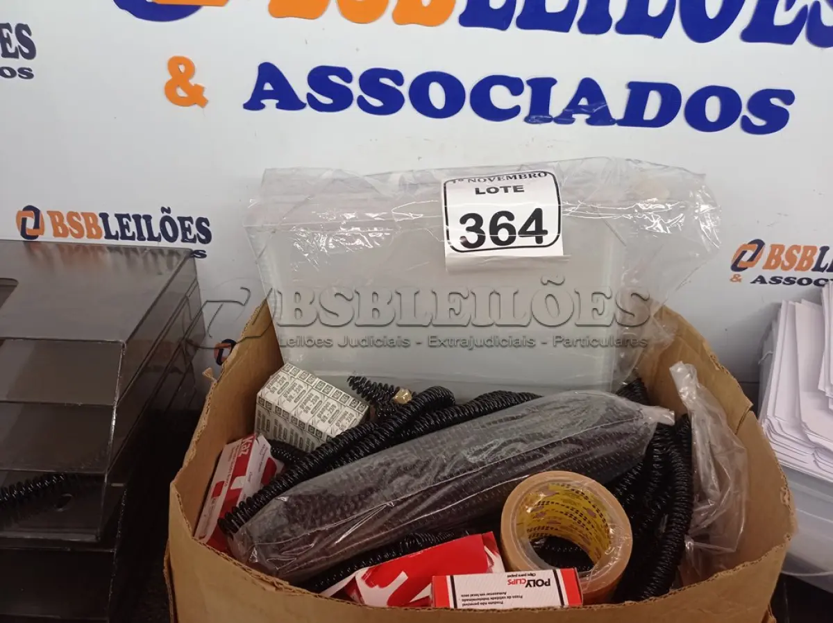 LOTE 364 - 01 LOTE C/DIVERSOS MATERIAIS P/ESCRITÓRIO. (NO ESTADO) ATENÇÃO! FAZER A VISITAÇÃO ANTES DE ARREMATAR, NÃO SABEMOS SE FUNCIONA. LEILÃO NÃO TEM GARANTIA E NEM DEVOLUÇÃO, SUJEITO A POSSÍVEIS AVARIAS VISÍVEIS/OCULTAS E/OU AUSÊNCIA DE COMPONENTES.