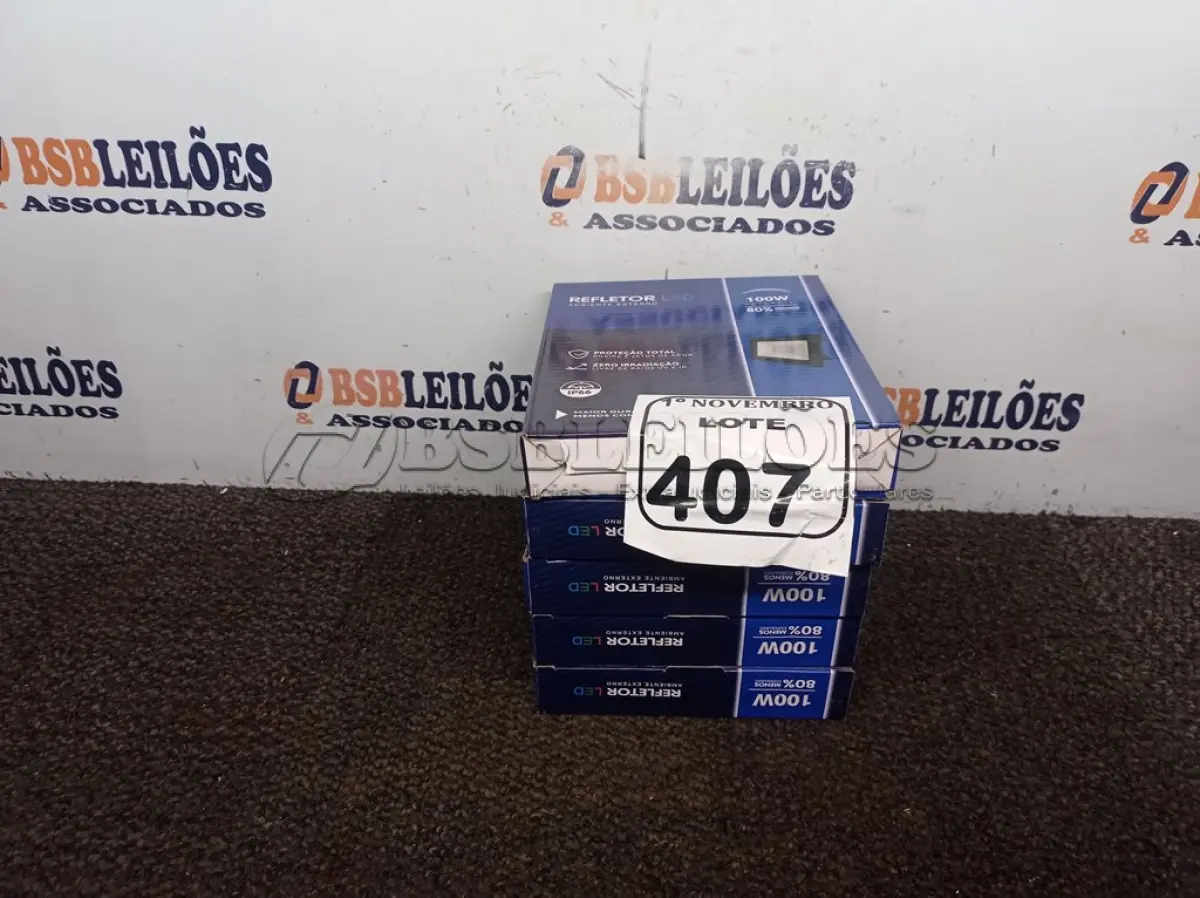 LOTE 407 - 05 REFLETORES LED AMBIENTE EXTERNO100W. (NO ESTADO) ATENÇÃO! FAZER A VISITAÇÃO ANTES DE ARREMATAR, NÃO SABEMOS SE FUNCIONA. LEILÃO NÃO TEM GARANTIA E NEM DEVOLUÇÃO, SUJEITO A POSSÍVEIS AVARIAS VISÍVEIS/OCULTAS E/OU AUSÊNCIA DE COMPONENTES.