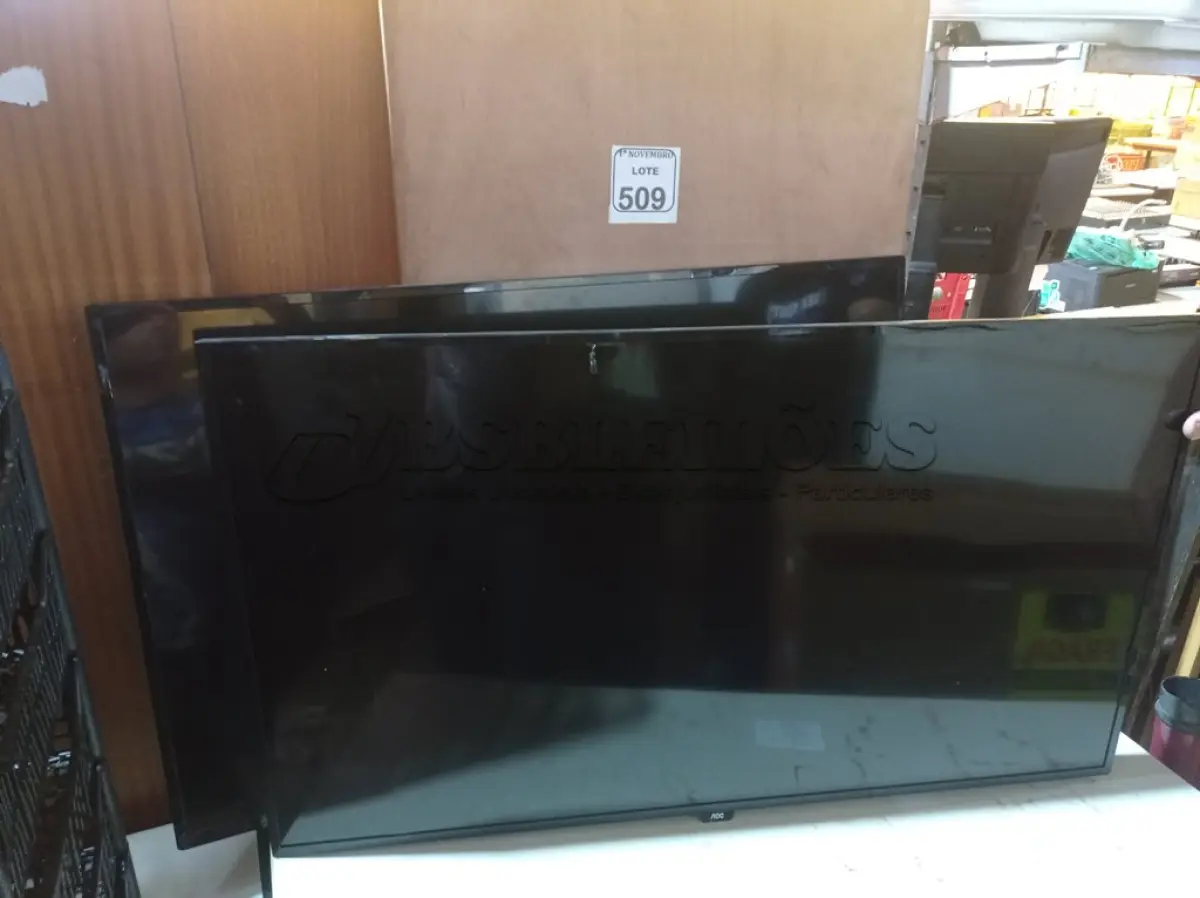 LOTE 509 - 02 TV ‘S MARCA AOC 50” P/RETIRADA DE PEÇAS. E (NO ESTADO) ATENÇÃO! FAZER A VISITAÇÃO ANTES DE ARREMATAR, NÃO SABEMOS SE FUNCIONA. LEILÃO NÃO TEM GARANTIA E NEM DEVOLUÇÃO, SUJEITO A POSSÍVEIS AVARIAS VISÍVEIS/OCULTAS E/OU AUSÊNCIA DE COMPONENTES.