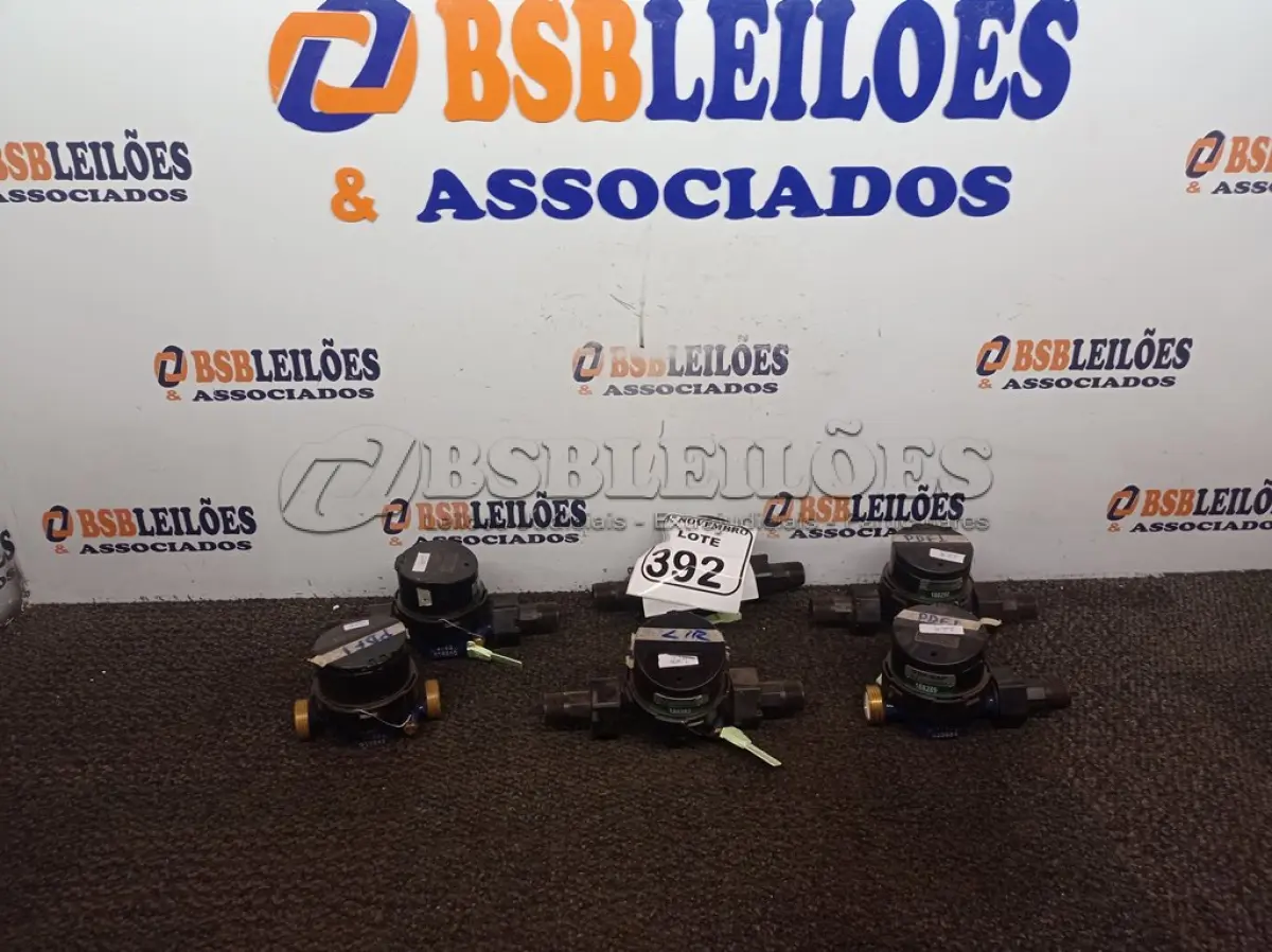 LOTE 392 - 06 HIDRÔMETROS. (NO ESTADO) ATENÇÃO! FAZER A VISITAÇÃO ANTES DE ARREMATAR, NÃO SABEMOS SE FUNCIONA. LEILÃO NÃO TEM GARANTIA E NEM DEVOLUÇÃO, SUJEITO A POSSÍVEIS AVARIAS VISÍVEIS/OCULTAS E/OU AUSÊNCIA DE COMPONENTES.