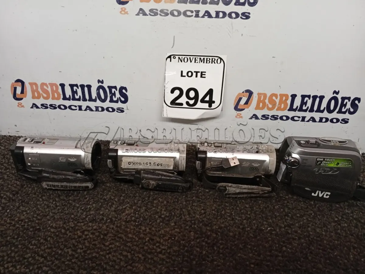 LOTE 294 - 01 LOTE COM 04 MINIS FILMADORAS DIGITAIS DIVERSAS. (NO ESTADO) ATENÇÃO! FAZER A VISITAÇÃO ANTES DE ARREMATAR, NÃO SABEMOS SE FUNCIONA. LEILÃO NÃO TEM GARANTIA E NEM DEVOLUÇÃO, SUJEITO A POSSÍVEIS AVARIAS VISÍVEIS/OCULTAS E/OU AUSÊNCIA DE COMPONENTES.