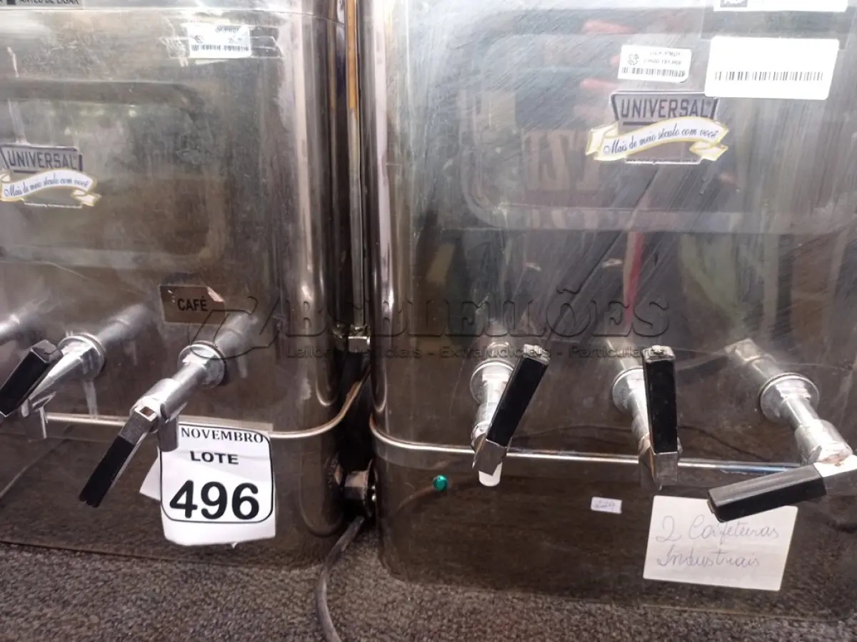LOTE 496 - 02 CAFETEIRAS EM INOX MARCA UNIVERSAL. (NO ESTADO) ATENÇÃO! FAZER A VISITAÇÃO ANTES DE ARREMATAR, NÃO SABEMOS SE FUNCIONA. LEILÃO NÃO TEM GARANTIA E NEM DEVOLUÇÃO, SUJEITO A POSSÍVEIS AVARIAS VISÍVEIS/OCULTAS E/OU AUSÊNCIA DE COMPONENTES.