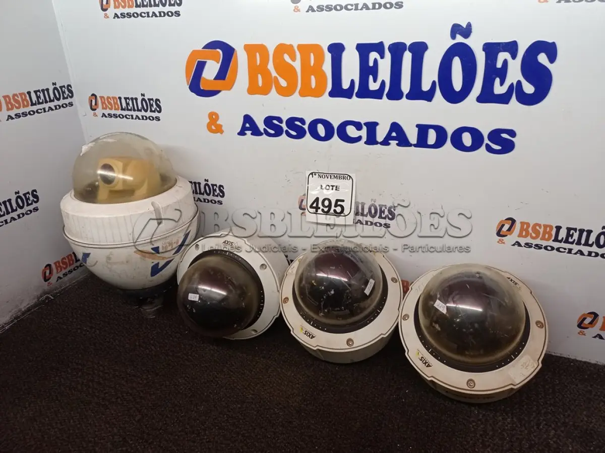 LOTE 495 - 01 LOTE COM 04 CÂMERAS DOMES. (NO ESTADO) ATENÇÃO! FAZER A VISITAÇÃO ANTES DE ARREMATAR, NÃO SABEMOS SE FUNCIONA. LEILÃO NÃO TEM GARANTIA E NEM DEVOLUÇÃO, SUJEITO A POSSÍVEIS AVARIAS VISÍVEIS/OCULTAS E/OU AUSÊNCIA DE COMPONENTES.