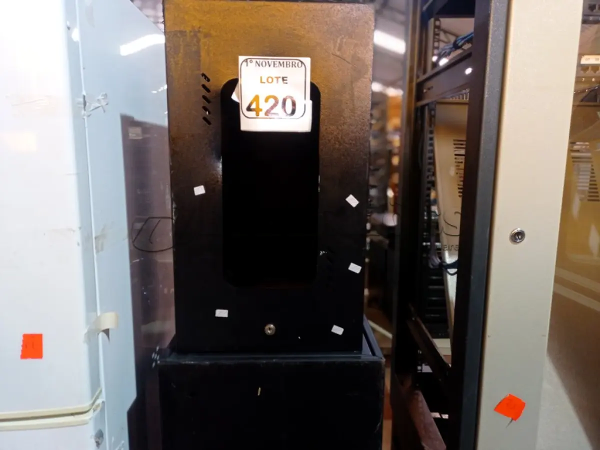 LOTE 420 - 03 RACKS DE FERRO TAMANHOS DIVERSOS. (NO ESTADO) ATENÇÃO! FAZER A VISITAÇÃO ANTES DE ARREMATAR, NÃO SABEMOS SE FUNCIONA. LEILÃO NÃO TEM GARANTIA E NEM DEVOLUÇÃO, SUJEITO A POSSÍVEIS AVARIAS VISÍVEIS/OCULTAS E/OU AUSÊNCIA DE COMPONENTES.