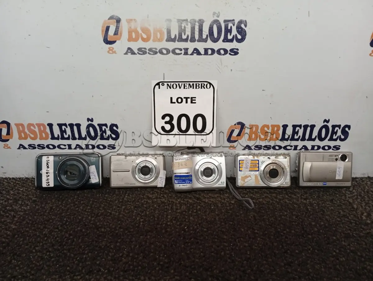 LOTE 300 - 01 LOTE COM 05 CÂMERAS DIGITAIS DIVERSAS. (NO ESTADO) ATENÇÃO! FAZER A VISITAÇÃO ANTES DE ARREMATAR, NÃO SABEMOS SE FUNCIONA. LEILÃO NÃO TEM GARANTIA E NEM DEVOLUÇÃO, SUJEITO A POSSÍVEIS AVARIAS VISÍVEIS/OCULTAS E/OU AUSÊNCIA DE COMPONENTES.