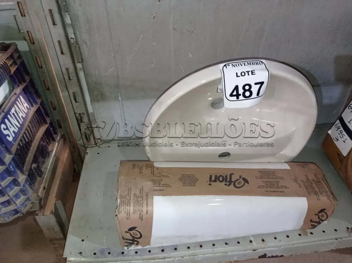 LOTE 487 - 01 LAVATÓRIO P/BANHEIRO C/COLUNA. (NO ESTADO) ATENÇÃO! FAZER A VISITAÇÃO ANTES DE ARREMATAR, NÃO SABEMOS SE FUNCIONA. LEILÃO NÃO TEM GARANTIA E NEM DEVOLUÇÃO, SUJEITO A POSSÍVEIS AVARIAS VISÍVEIS/OCULTAS E/OU AUSÊNCIA DE COMPONENTES.