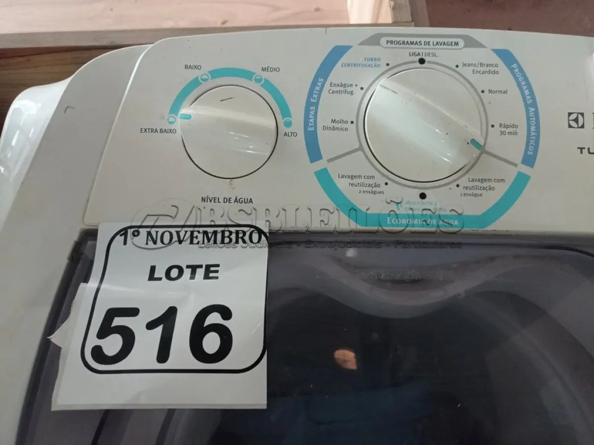 LOTE 516 - 01 MÁQUINA DE LAVAR ROUPAS ELECTROLUX E 01 GELADEIRA PROSDÓCIMO. (NO ESTADO) ATENÇÃO! FAZER A VISITAÇÃO ANTES DE ARREMATAR, NÃO SABEMOS SE FUNCIONA. LEILÃO NÃO TEM GARANTIA E NEM DEVOLUÇÃO, SUJEITO A POSSÍVEIS AVARIAS VISÍVEIS/OCULTAS E/OU AUSÊNCIA DE COMPONENTES.