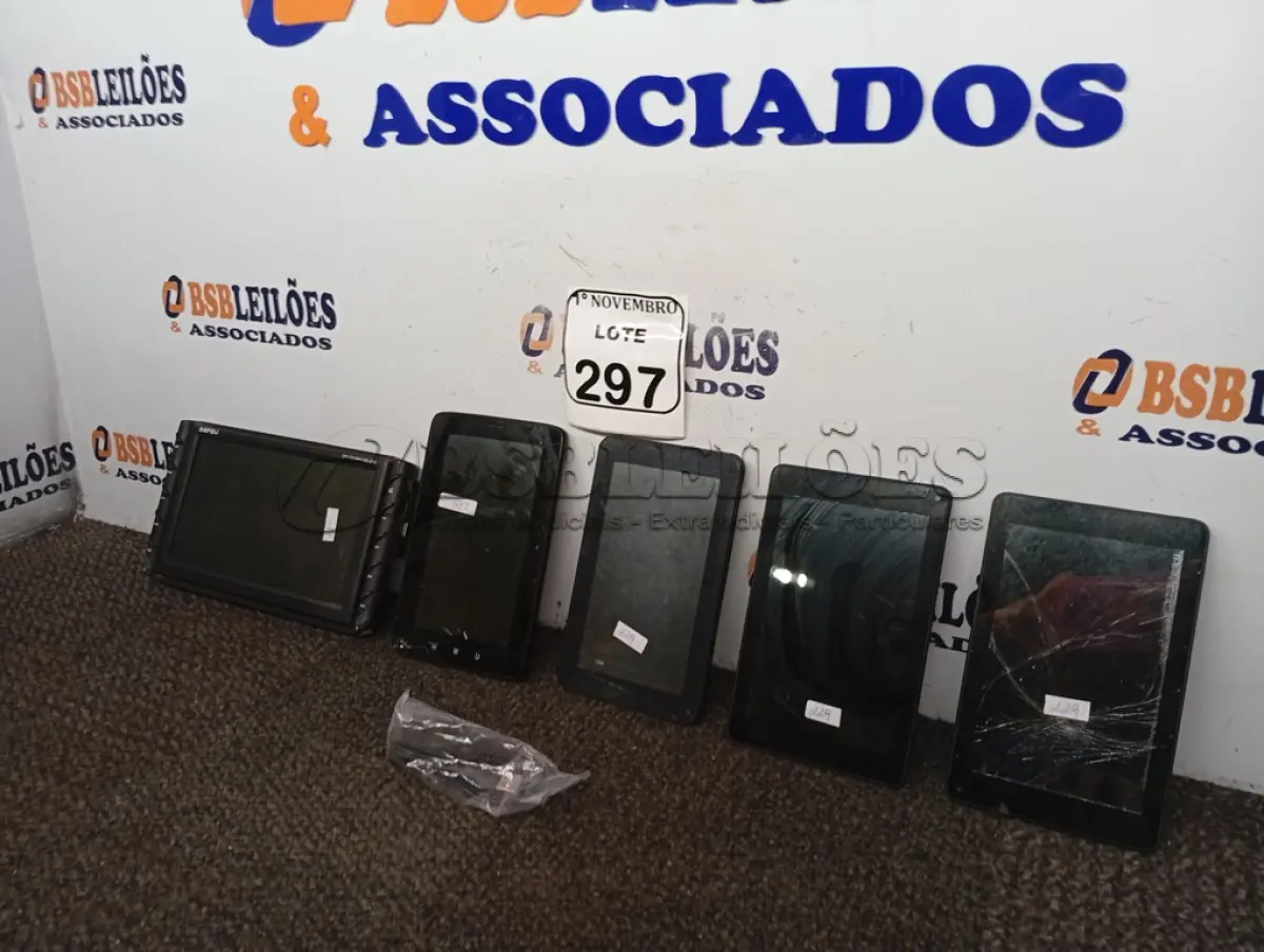 LOTE 297 - 05 TABLETS MARCAS E MODELOS DIVERSOS P/RETIRADA DE PEÇAS. (NO ESTADO) ATENÇÃO! FAZER A VISITAÇÃO ANTES DE ARREMATAR, NÃO SABEMOS SE FUNCIONA. LEILÃO NÃO TEM GARANTIA E NEM DEVOLUÇÃO, SUJEITO A POSSÍVEIS AVARIAS VISÍVEIS/OCULTAS E/OU AUSÊNCIA DE COMPONENTES.