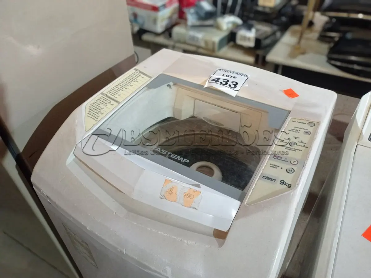 LOTE 433 - 01 MÁQUINA DE LAVAR MARCA BRASTEMP 09KG 220V. (NO ESTADO) ATENÇÃO! FAZER A VISITAÇÃO ANTES DE ARREMATAR, NÃO SABEMOS SE FUNCIONA. LEILÃO NÃO TEM GARANTIA E NEM DEVOLUÇÃO, SUJEITO A POSSÍVEIS AVARIAS VISÍVEIS/OCULTAS E/OU AUSÊNCIA DE COMPONENTES.