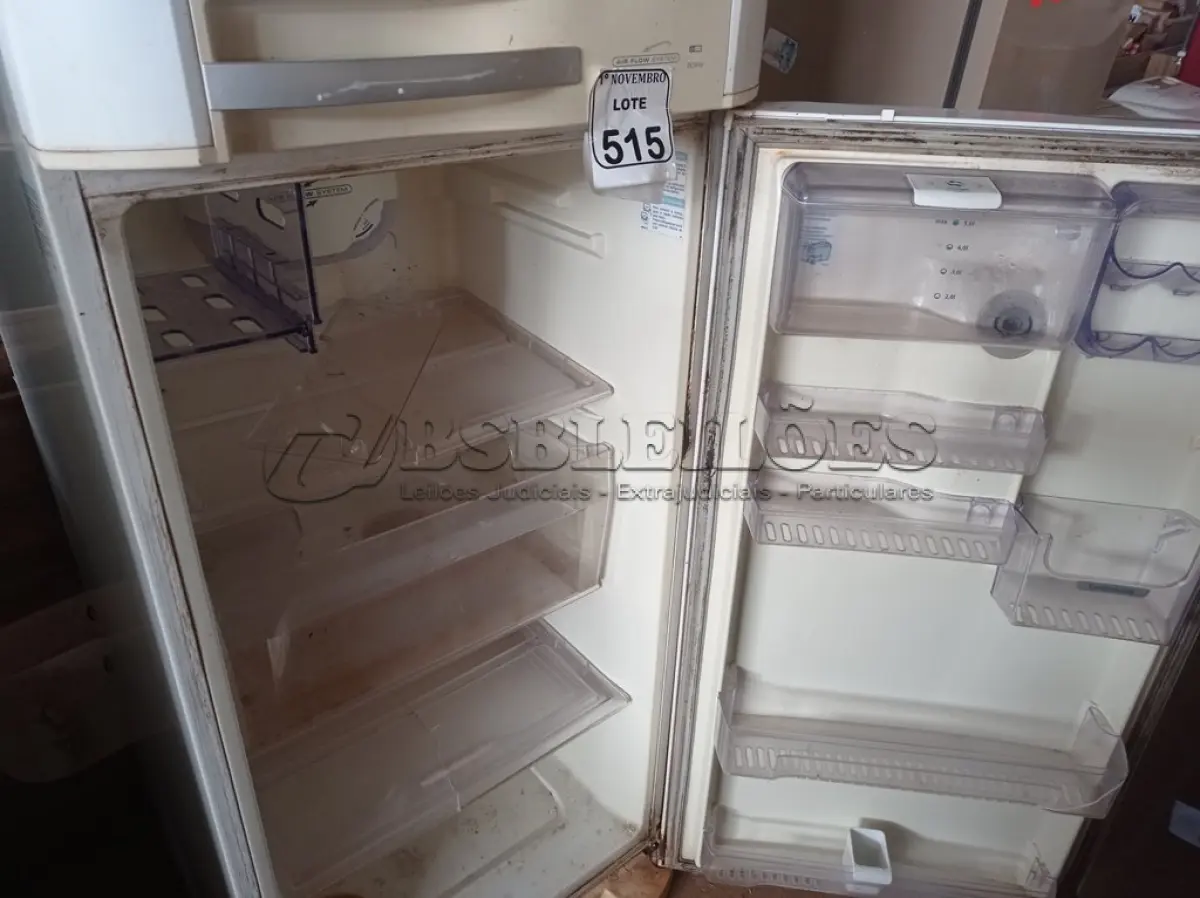 LOTE 515 - 01 GELADEIRA ELECTROLUX 127V P/ RETIRADA DE PEÇAS. (NO ESTADO) ATENÇÃO! FAZER A VISITAÇÃO ANTES DE ARREMATAR, NÃO SABEMOS SE FUNCIONA. LEILÃO NÃO TEM GARANTIA E NEM DEVOLUÇÃO, SUJEITO A POSSÍVEIS AVARIAS VISÍVEIS/OCULTAS E/OU AUSÊNCIA DE COMPONENTES.