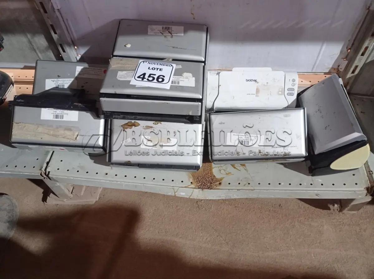 LOTE 456 - 09 SCANNERS MARCAS FUJITSU. (NO ESTADO) ATENÇÃO! FAZER A VISITAÇÃO ANTES DE ARREMATAR, NÃO SABEMOS SE FUNCIONA. LEILÃO NÃO TEM GARANTIA E NEM DEVOLUÇÃO, SUJEITO A POSSÍVEIS AVARIAS VISÍVEIS/OCULTAS E/OU AUSÊNCIA DE COMPONENTES.