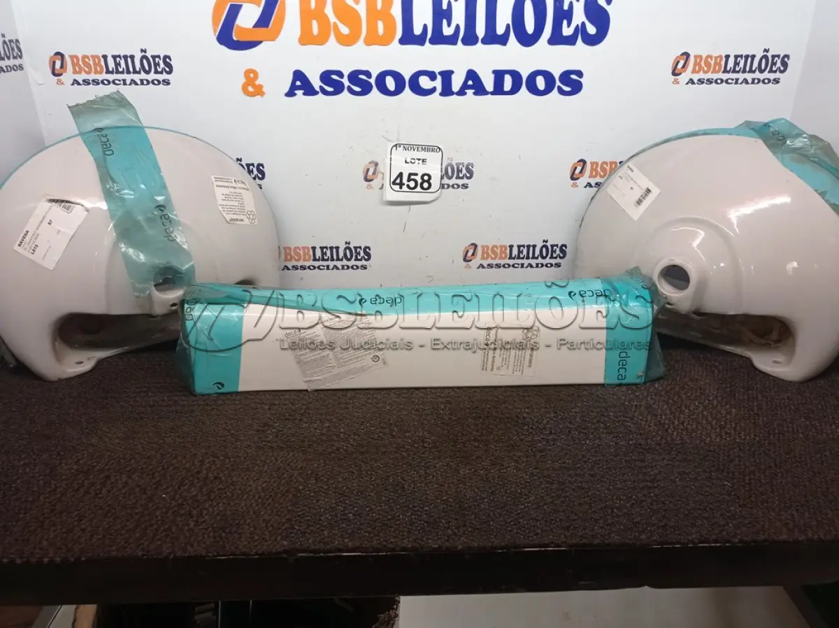 LOTE 458 - 02 LAVATÓRIOS SENDO 01 C/COLUNA. (NO ESTADO) ATENÇÃO! FAZER A VISITAÇÃO ANTES DE ARREMATAR, NÃO SABEMOS SE FUNCIONA. LEILÃO NÃO TEM GARANTIA E NEM DEVOLUÇÃO, SUJEITO A POSSÍVEIS AVARIAS VISÍVEIS/OCULTAS E/OU AUSÊNCIA DE COMPONENTES.