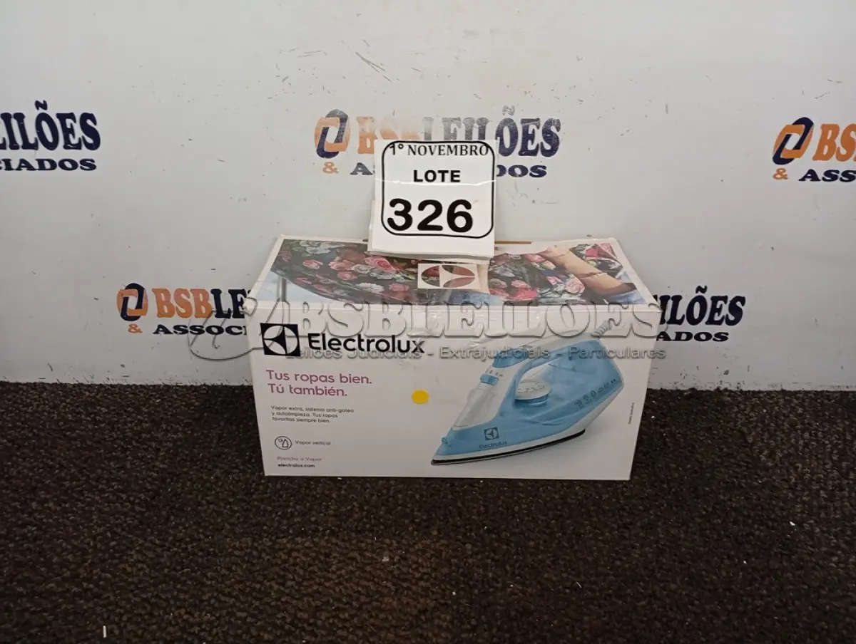 LOTE 326 - 01 FERRO A VAPOR P/ PASSAR ROUPAS ELECTROLUX COR BRANCA C/AZUL (NOVO). (NO ESTADO) ATENÇÃO! FAZER A VISITAÇÃO ANTES DE ARREMATAR, NÃO SABEMOS SE FUNCIONA. LEILÃO NÃO TEM GARANTIA E NEM DEVOLUÇÃO, SUJEITO A POSSÍVEIS AVARIAS VISÍVEIS/OCULTAS E/OU AUSÊNCIA DE COMPONENTES.
