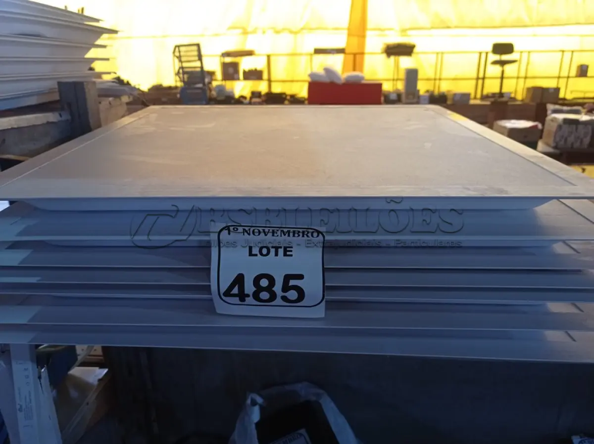 LOTE 485 - 07 PAINÉIS DE LED. (NO ESTADO) ATENÇÃO! FAZER A VISITAÇÃO ANTES DE ARREMATAR, NÃO SABEMOS SE FUNCIONA. LEILÃO NÃO TEM GARANTIA E NEM DEVOLUÇÃO, SUJEITO A POSSÍVEIS AVARIAS VISÍVEIS/OCULTAS E/OU AUSÊNCIA DE COMPONENTES.