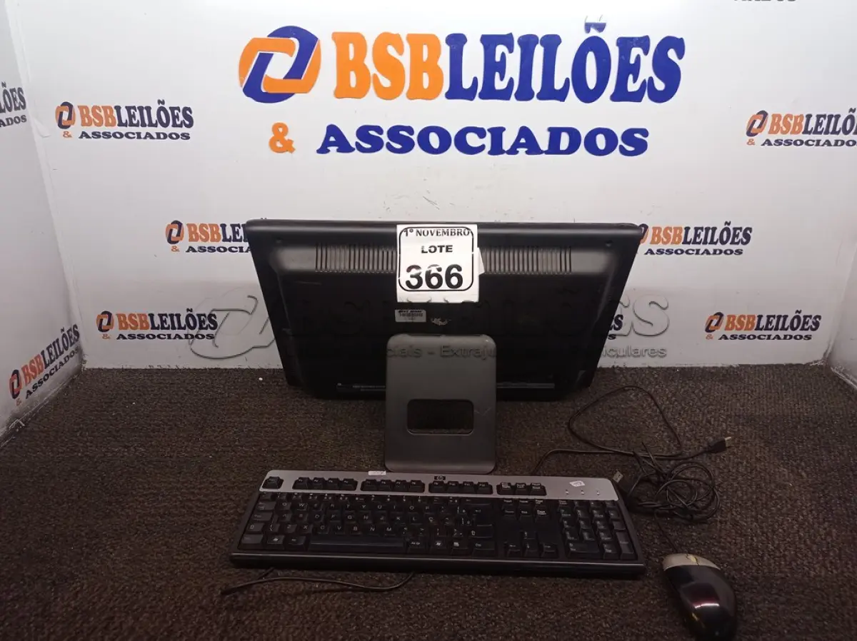 LOTE 366 - 01 ALL IN ONE MARCA HP C/TECLADO E MOUSE. (NO ESTADO) ATENÇÃO! FAZER A VISITAÇÃO ANTES DE ARREMATAR, NÃO SABEMOS SE FUNCIONA. LEILÃO NÃO TEM GARANTIA E NEM DEVOLUÇÃO, SUJEITO A POSSÍVEIS AVARIAS VISÍVEIS/OCULTAS E/OU AUSÊNCIA DE COMPONENTES.