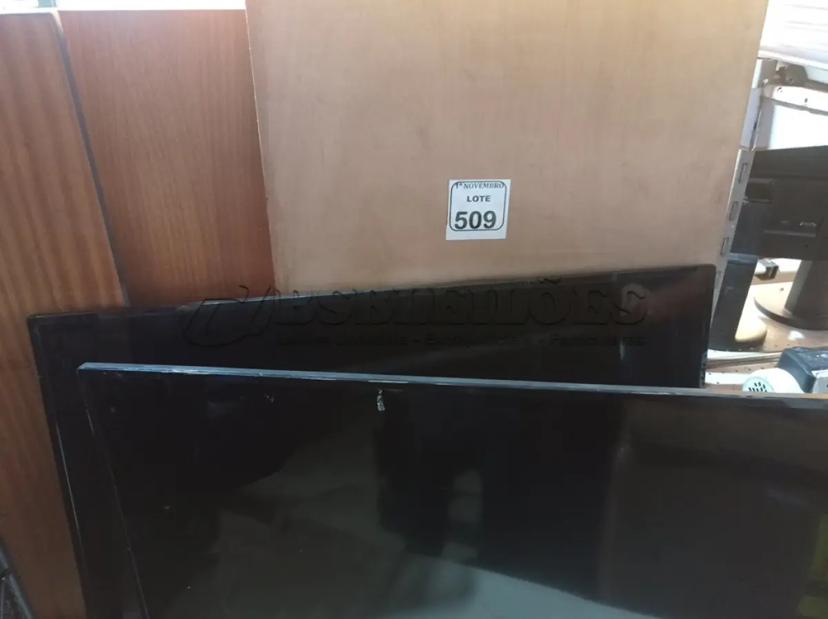 LOTE 509 - 02 TV ‘S MARCA AOC 50” P/RETIRADA DE PEÇAS. E (NO ESTADO) ATENÇÃO! FAZER A VISITAÇÃO ANTES DE ARREMATAR, NÃO SABEMOS SE FUNCIONA. LEILÃO NÃO TEM GARANTIA E NEM DEVOLUÇÃO, SUJEITO A POSSÍVEIS AVARIAS VISÍVEIS/OCULTAS E/OU AUSÊNCIA DE COMPONENTES.