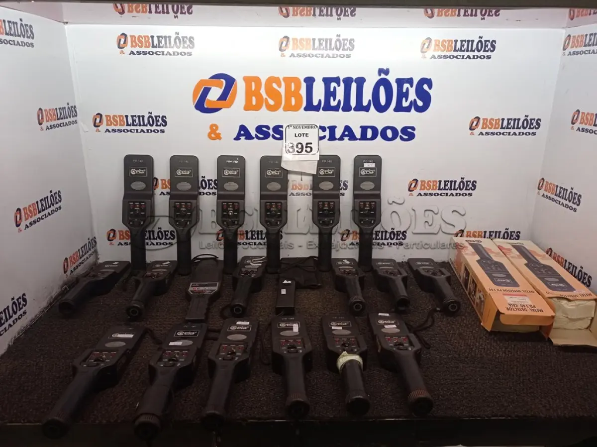 LOTE 395 - 01 LOTE C/APROXIMADAMENTE 20 DETECTORES DE METAL. (NO ESTADO) ATENÇÃO! FAZER A VISITAÇÃO ANTES DE ARREMATAR, NÃO SABEMOS SE FUNCIONA. LEILÃO NÃO TEM GARANTIA E NEM DEVOLUÇÃO, SUJEITO A POSSÍVEIS AVARIAS VISÍVEIS/OCULTAS E/OU AUSÊNCIA DE COMPONENTES.