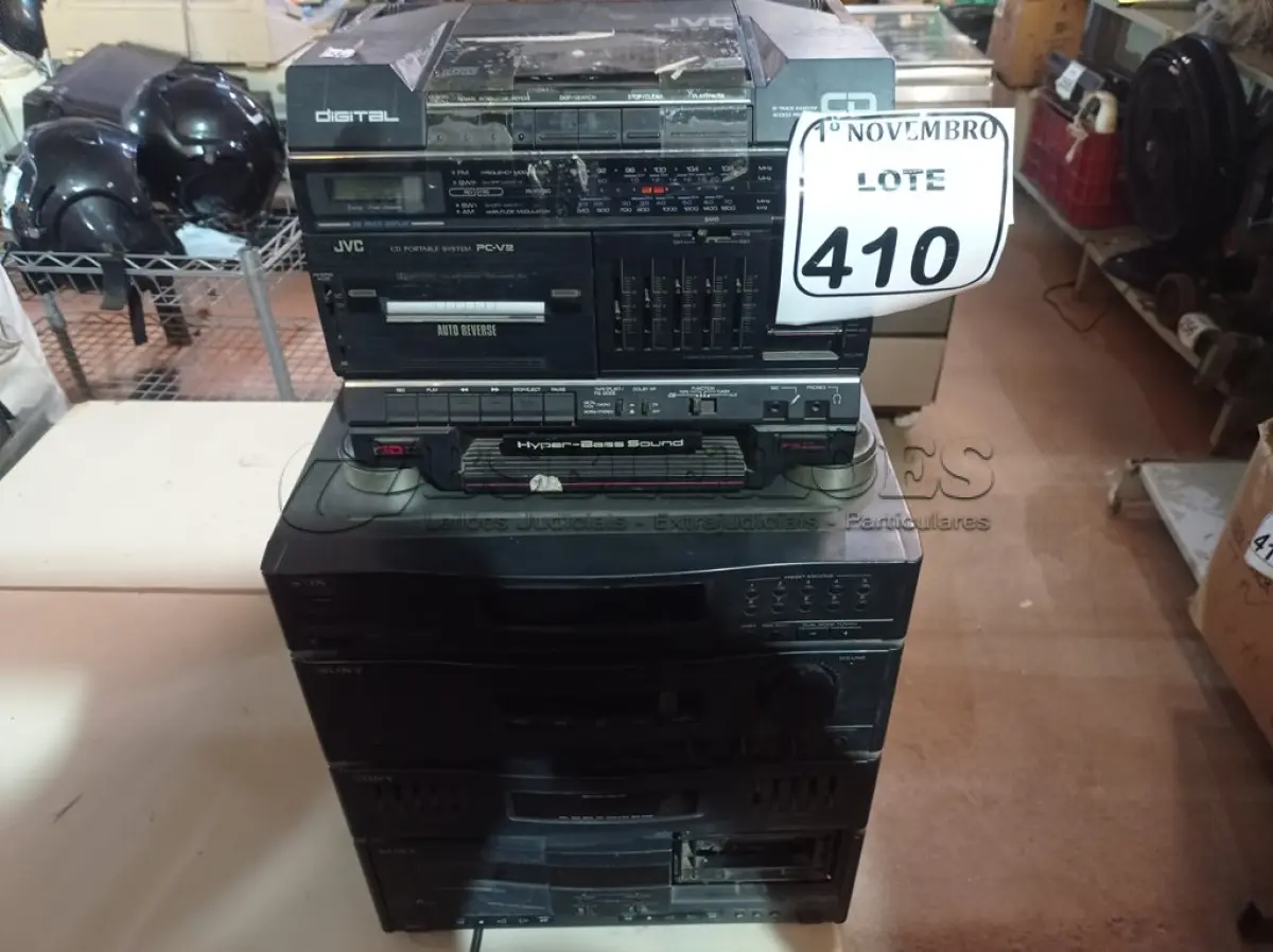 LOTE 410 - 02 TOCA DISCOS E 01 RECEIVER E 01 TOCA CDS C/AVARIAS MARCAS E MODELOS DIVERSOS.   (NO ESTADO) ATENÇÃO! FAZER A VISITAÇÃO ANTES DE ARREMATAR, NÃO SABEMOS SE FUNCIONA. LEILÃO NÃO TEM GARANTIA E NEM DEVOLUÇÃO, SUJEITO A POSSÍVEIS AVARIAS VISÍVEIS/OCULTAS E/OU AUSÊNCIA DE COMPONENTES.