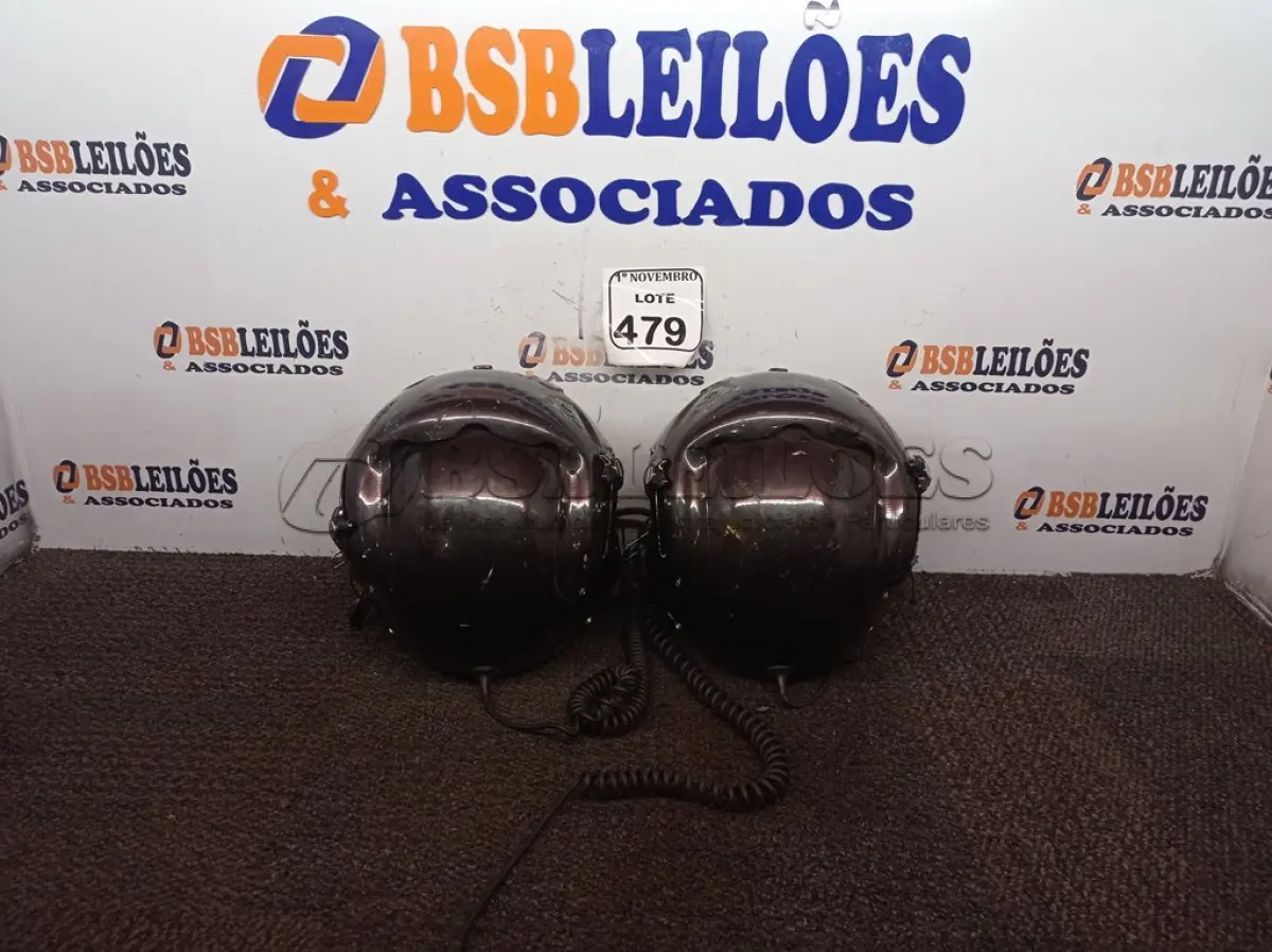 LOTE 479 - 02 CAPACETES DE PILOTO. (NO ESTADO) ATENÇÃO! FAZER A VISITAÇÃO ANTES DE ARREMATAR, NÃO SABEMOS SE FUNCIONA. LEILÃO NÃO TEM GARANTIA E NEM DEVOLUÇÃO, SUJEITO A POSSÍVEIS AVARIAS VISÍVEIS/OCULTAS E/OU AUSÊNCIA DE COMPONENTES.