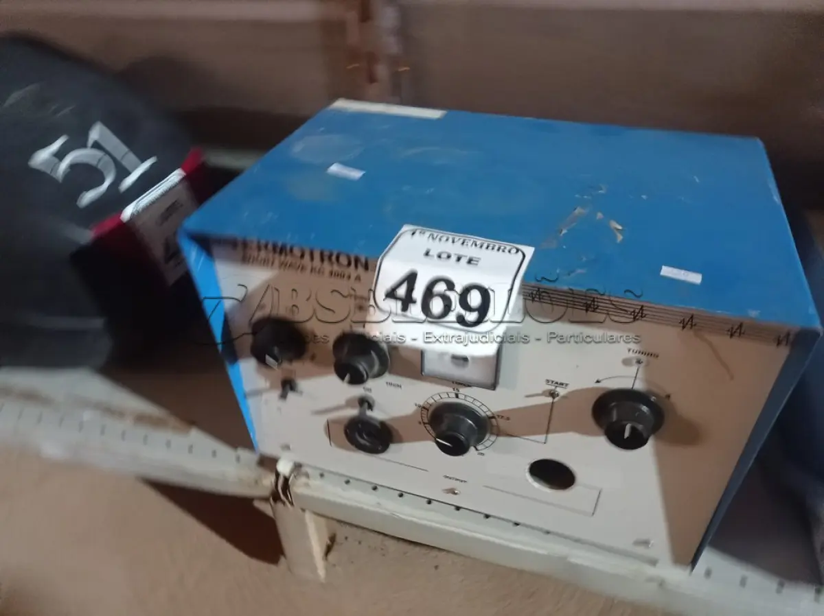LOTE 468 - 01 DESFIBRILADOR MARCA INSTRAMED E 01 DETECTOR DE METAL. (NO ESTADO) ATENÇÃO! FAZER A VISITAÇÃO ANTES DE ARREMATAR, NÃO SABEMOS SE FUNCIONA. LEILÃO NÃO TEM GARANTIA E NEM DEVOLUÇÃO, SUJEITO A POSSÍVEIS AVARIAS VISÍVEIS/OCULTAS E/OU AUSÊNCIA DE COMPONENTES.