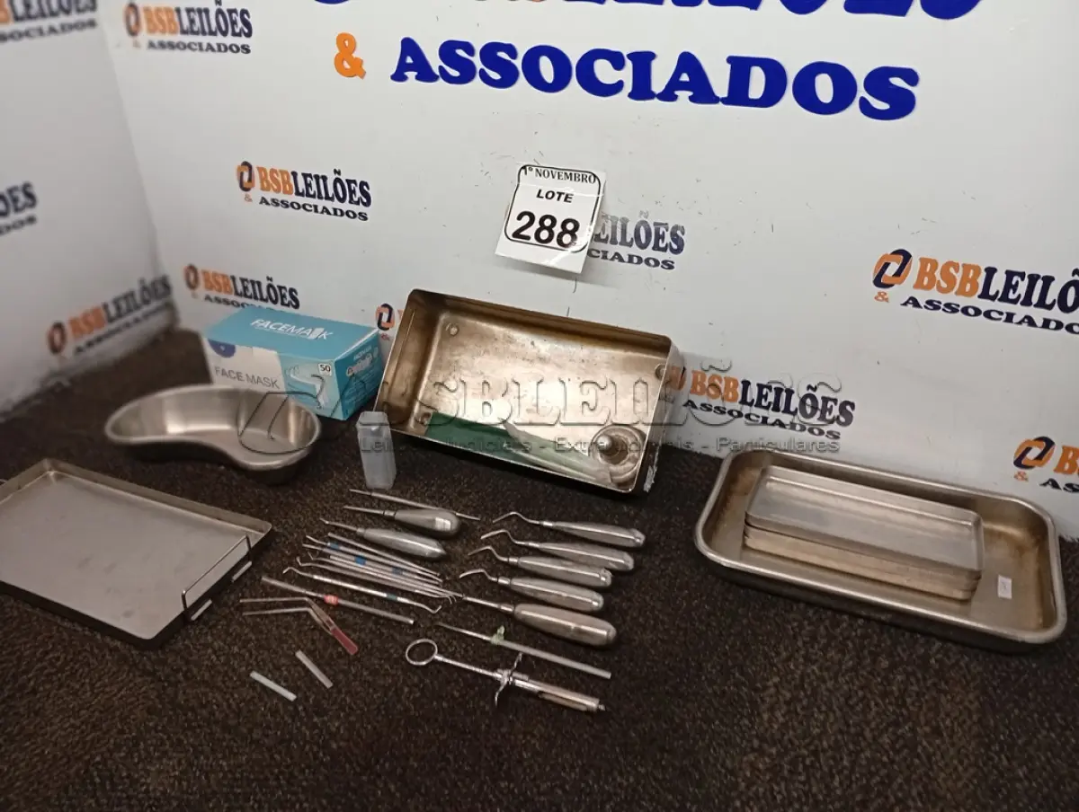 LOTE 288 - 01 LOTE COM MATERIAIS ODONTOLÓGICOS DIVERSOS. (NO ESTADO) ATENÇÃO! FAZER A VISITAÇÃO ANTES DE ARREMATAR, NÃO SABEMOS SE FUNCIONA. LEILÃO NÃO TEM GARANTIA E NEM DEVOLUÇÃO, SUJEITO A POSSÍVEIS AVARIAS VISÍVEIS/OCULTAS E/OU AUSÊNCIA DE COMPONENTES.