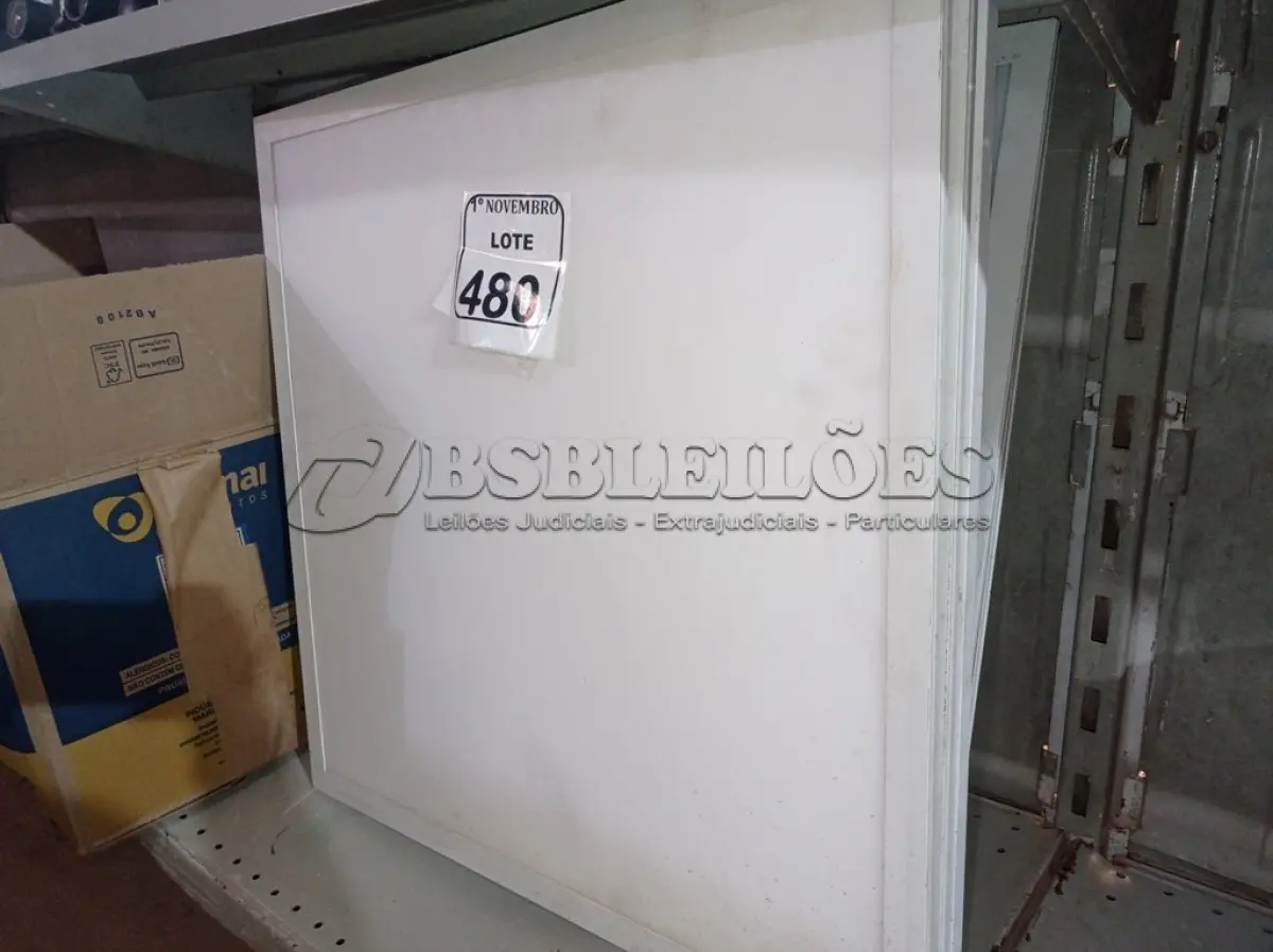 LOTE 480 - 06 PAINÉIS DE LED. (NO ESTADO) ATENÇÃO! FAZER A VISITAÇÃO ANTES DE ARREMATAR, NÃO SABEMOS SE FUNCIONA. LEILÃO NÃO TEM GARANTIA E NEM DEVOLUÇÃO, SUJEITO A POSSÍVEIS AVARIAS VISÍVEIS/OCULTAS E/OU AUSÊNCIA DE COMPONENTES.