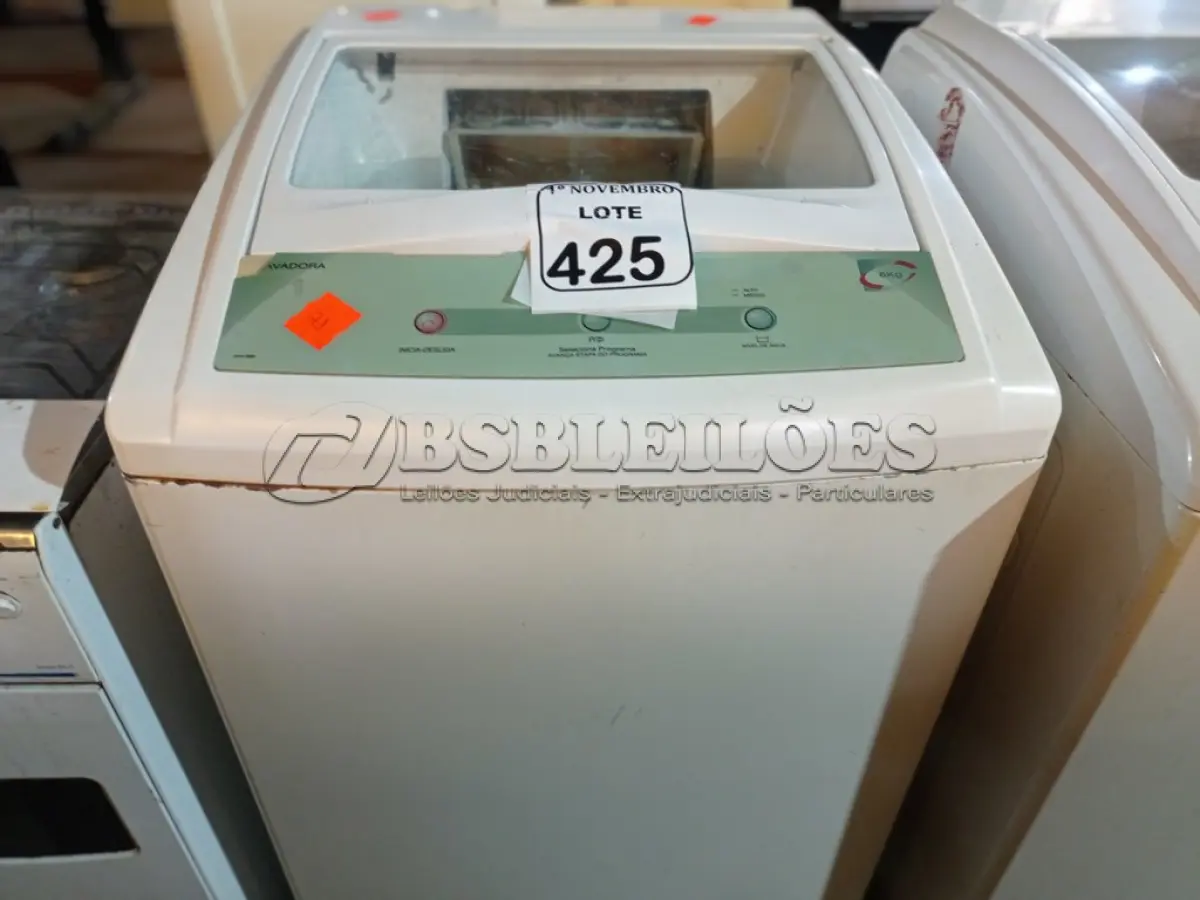 LOTE 425 - 01 MÁQUINA DE LAVAR 06KG P/RETIRADA DE PEÇAS. (NO ESTADO) ATENÇÃO! FAZER A VISITAÇÃO ANTES DE ARREMATAR, NÃO SABEMOS SE FUNCIONA. LEILÃO NÃO TEM GARANTIA E NEM DEVOLUÇÃO, SUJEITO A POSSÍVEIS AVARIAS VISÍVEIS/OCULTAS E/OU AUSÊNCIA DE COMPONENTES.