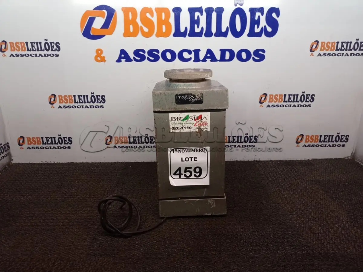 LOTE 459 - 01 MOEDOR DE GRÃO DE CAFÉ INCOMPLETO. (NO ESTADO) ATENÇÃO! FAZER A VISITAÇÃO ANTES DE ARREMATAR, NÃO SABEMOS SE FUNCIONA. LEILÃO NÃO TEM GARANTIA E NEM DEVOLUÇÃO, SUJEITO A POSSÍVEIS AVARIAS VISÍVEIS/OCULTAS E/OU AUSÊNCIA DE COMPONENTES.