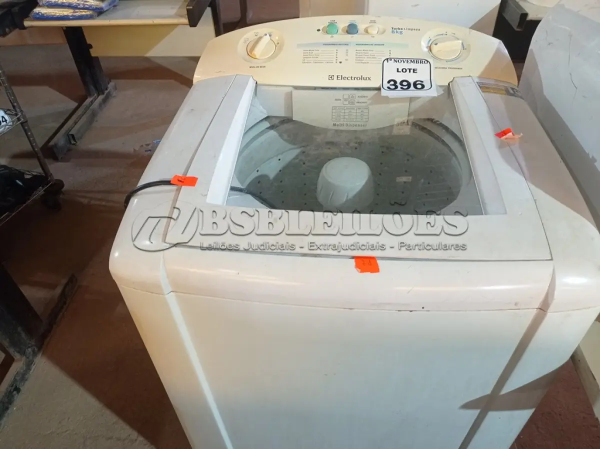 LOTE 396 - 01 MÁQUINA DE LAVAR ELECTROLUX 8KG. (NO ESTADO) ATENÇÃO! FAZER A VISITAÇÃO ANTES DE ARREMATAR, NÃO SABEMOS SE FUNCIONA. LEILÃO NÃO TEM GARANTIA E NEM DEVOLUÇÃO, SUJEITO A POSSÍVEIS AVARIAS VISÍVEIS/OCULTAS E/OU AUSÊNCIA DE COMPONENTES.