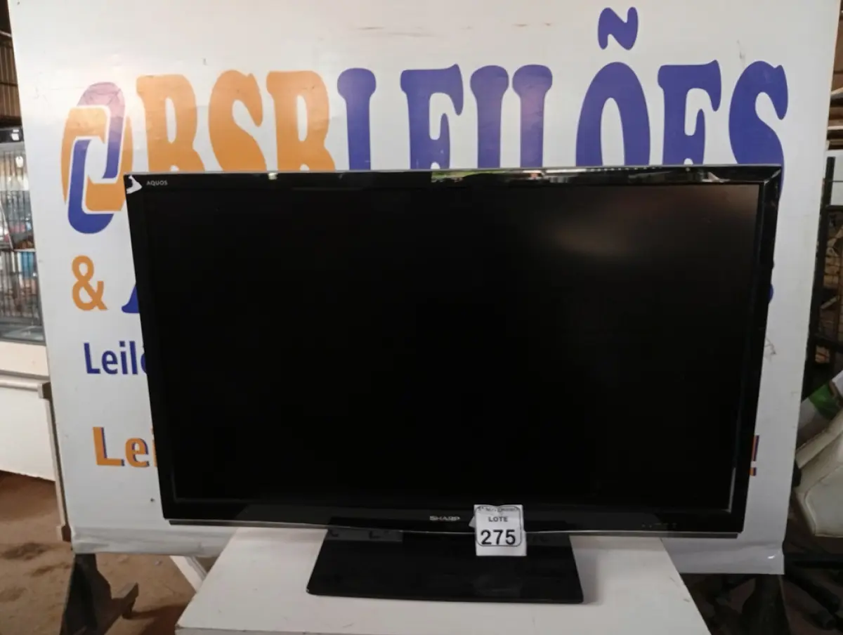 LOTE 275 - 01 TV MARCA SHARP 52” P/RETIRADA DE PEÇAS. (NO ESTADO) ATENÇÃO! FAZER A VISITAÇÃO ANTES DE ARREMATAR, NÃO SABEMOS SE FUNCIONA. LEILÃO NÃO TEM GARANTIA E NEM DEVOLUÇÃO, SUJEITO A POSSÍVEIS AVARIAS VISÍVEIS/OCULTAS E/OU AUSÊNCIA DE COMPONENTES.