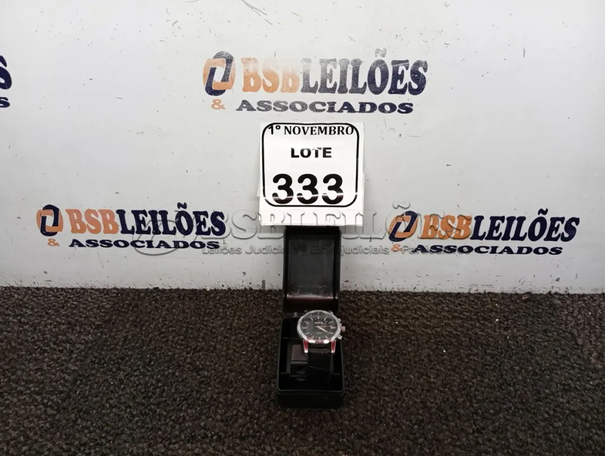 LOTE 333 - 01 RELÓGIO DE PULSO. (NO ESTADO) ATENÇÃO! FAZER A VISITAÇÃO ANTES DE ARREMATAR, NÃO SABEMOS SE FUNCIONA. LEILÃO NÃO TEM GARANTIA E NEM DEVOLUÇÃO, SUJEITO A POSSÍVEIS AVARIAS VISÍVEIS/OCULTAS E/OU AUSÊNCIA DE COMPONENTES.