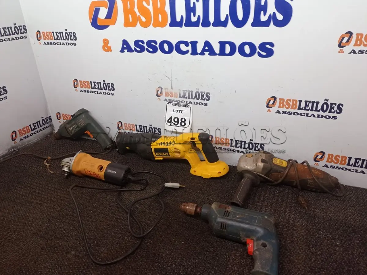 LOTE 498 - 01 SERRA SABRE MARCA DEWALT MODELO DC385-BR S/BATERIA 02 FURADEIRAS E 02 LIXADEIRAS MARCAS E MODELOS DIVERSOS P/RETIRADA DE PEÇAS. (NO ESTADO) ATENÇÃO! FAZER A VISITAÇÃO ANTES DE ARREMATAR, NÃO SABEMOS SE FUNCIONA. LEILÃO NÃO TEM GARANTIA E NEM DEVOLUÇÃO, SUJEITO A POSSÍVEIS AVARIAS VISÍVEIS/OCULTAS E/OU AUSÊNCIA DE COMPONENTES.