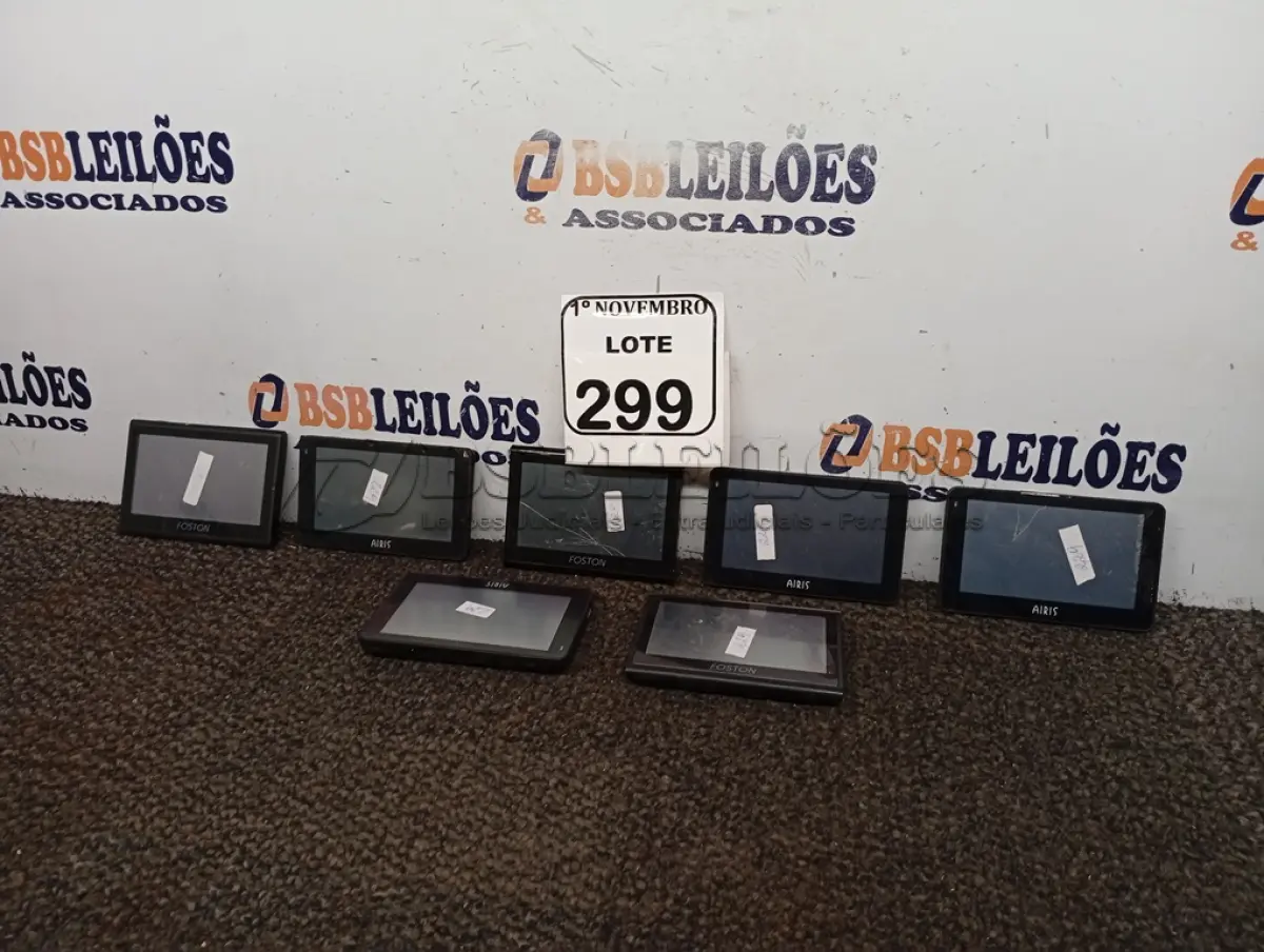 LOTE 299 - 07 GPS MARCAS E MODELOS DIVERSOS. (NO ESTADO) ATENÇÃO! FAZER A VISITAÇÃO ANTES DE ARREMATAR, NÃO SABEMOS SE FUNCIONA. LEILÃO NÃO TEM GARANTIA E NEM DEVOLUÇÃO, SUJEITO A POSSÍVEIS AVARIAS VISÍVEIS/OCULTAS E/OU AUSÊNCIA DE COMPONENTES.