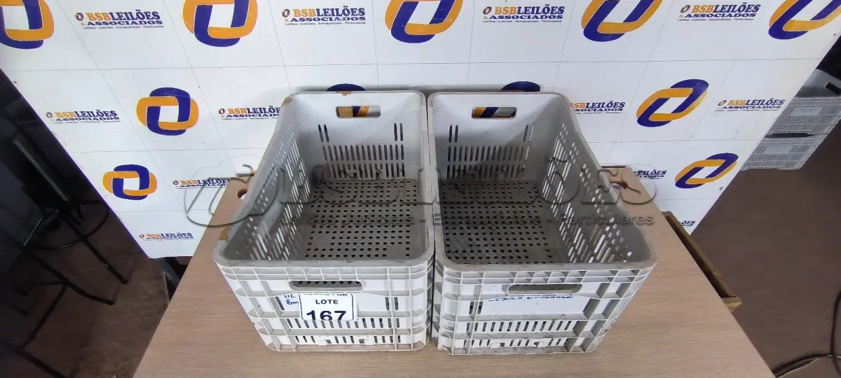 LOTE 167 - 02 CAIXAS PARA TRANSPORTE. (NO ESTADO) ATENÇÃO! FAZER A VISITAÇÃO ANTES DE ARREMATAR, NÃO SABEMOS SE FUNCIONA. LEILÃO NÃO TEM GARANTIA E NEM DEVOLUÇÃO, SUJEITO A POSSÍVEIS AVARIAS VISÍVEIS/OCULTAS E/OU AUSÊNCIA DE COMPONENTES. 